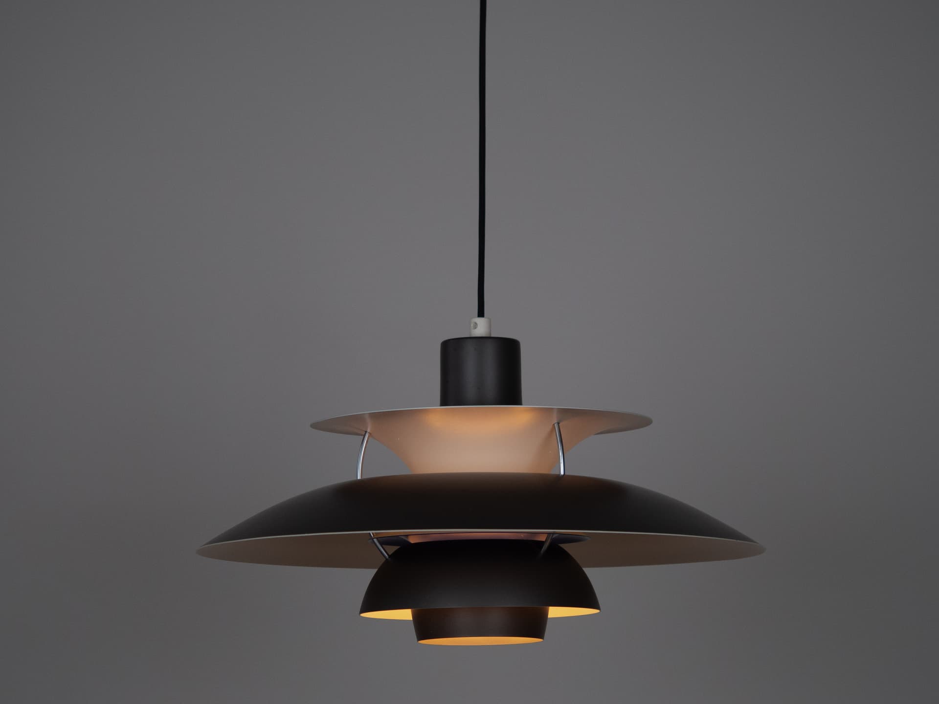 Lampa wisząca PH 5, aluminium szary, proj. P. Henningsen, Louis Poulsen, Dania, lata 60. - 290857