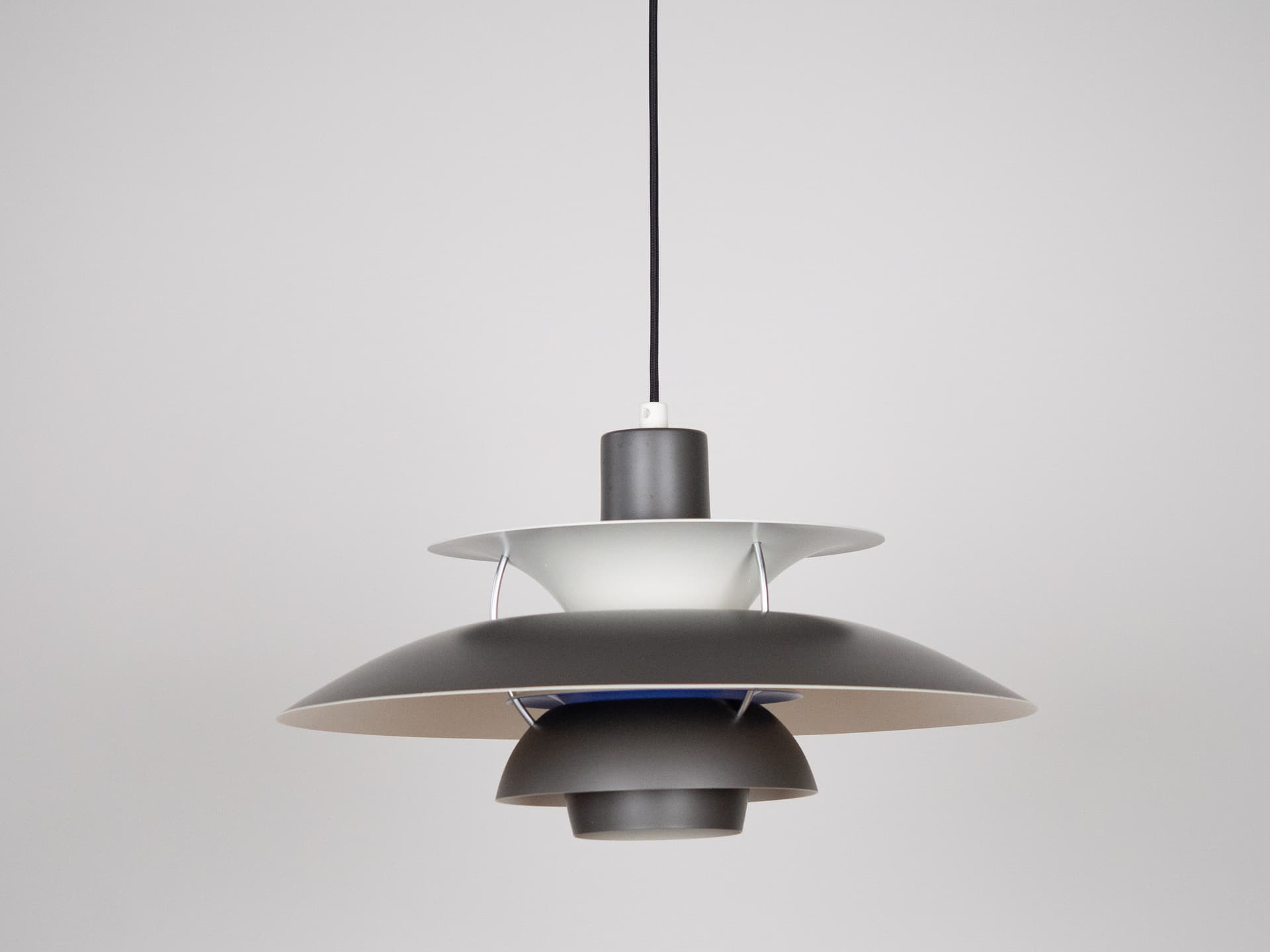Lampa wisząca PH 5, aluminium szary, proj. P. Henningsen, Louis Poulsen, Dania, lata 60. - 290860