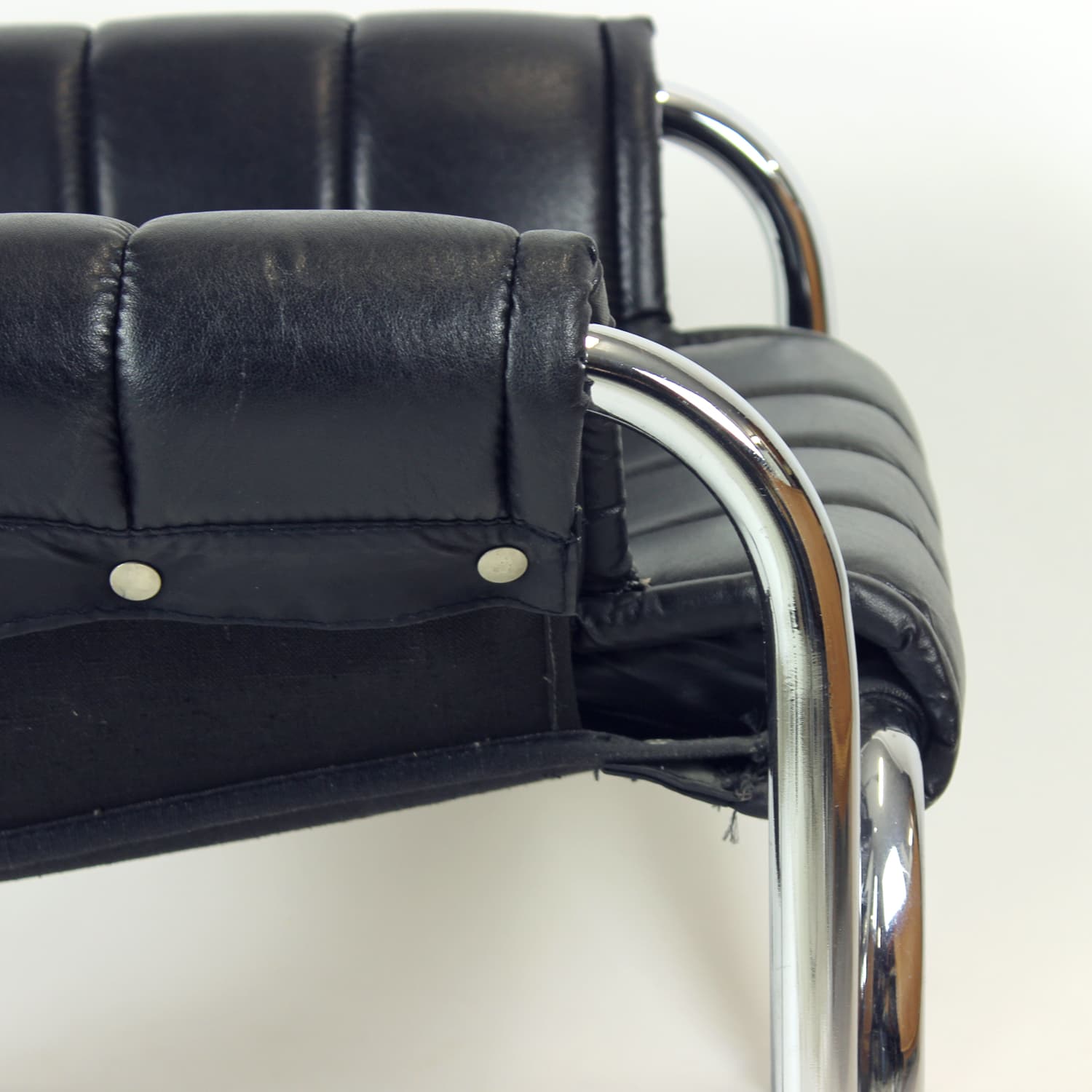 Fotel lounge T 2403, leatherette czarny, chrom, proj. V. Chlebo, Kodreta, Czechosłowacja, lata 80. - 290945