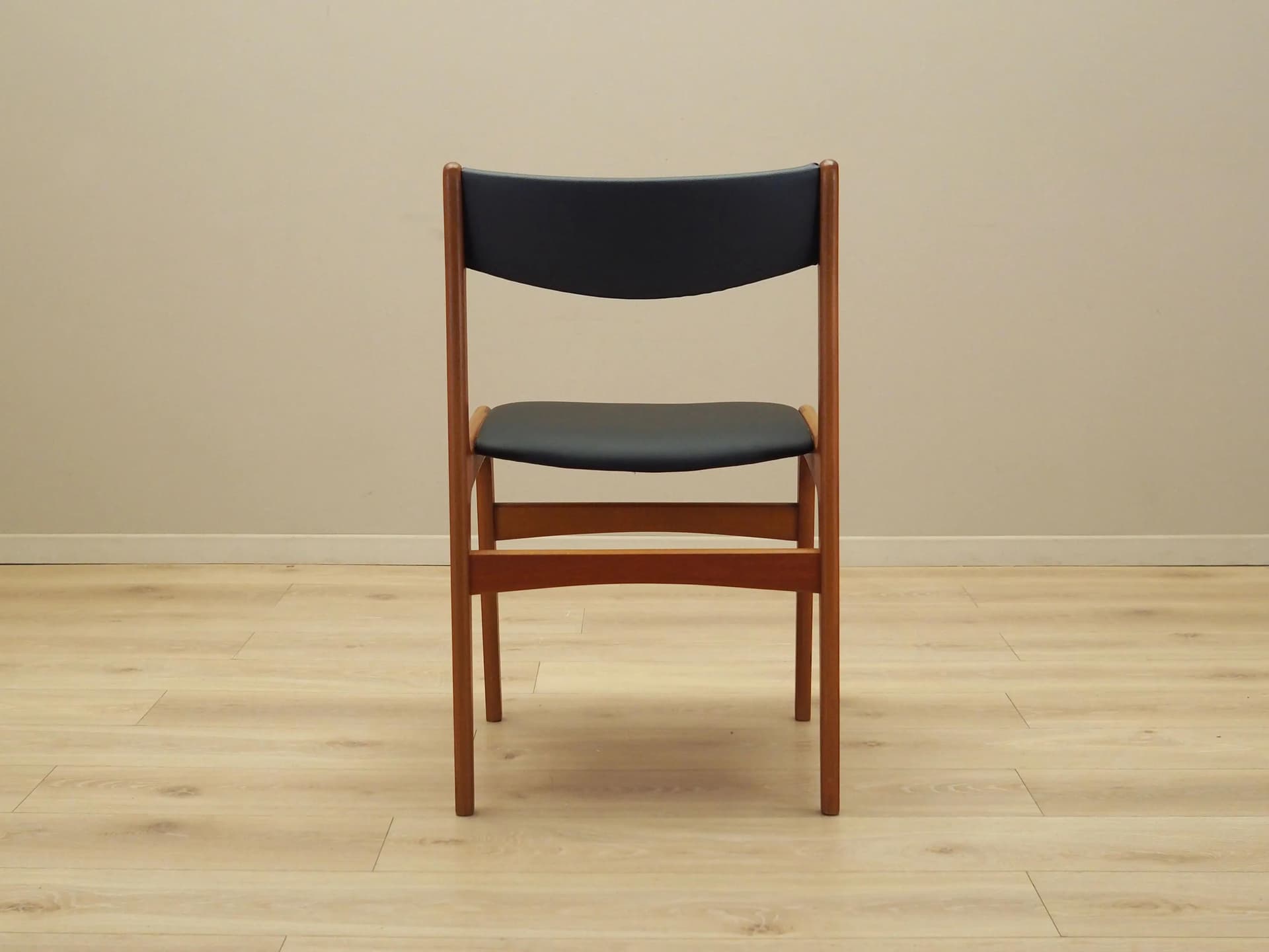 Krzesło, teak brązowy, ekoskóra czarna, Dania, lata 70. - 21391