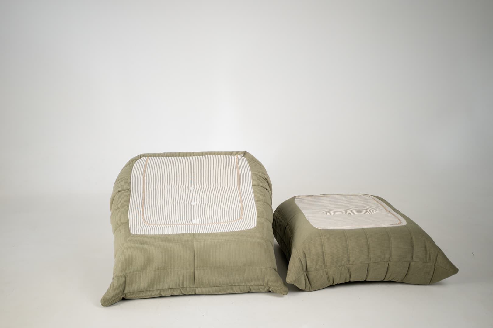 Fotel wypoczynkowy Togo z podnóżkiem, cord sage green - 291247