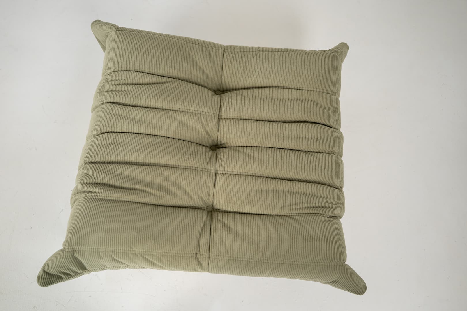 Fotel wypoczynkowy Togo z podnóżkiem, cord sage green - 291254