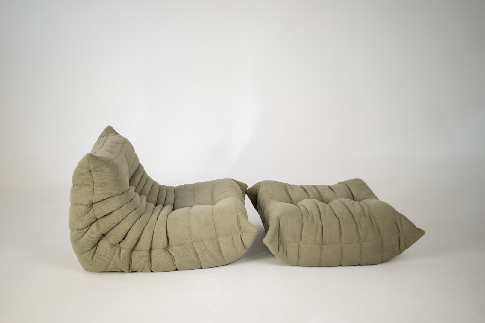 Fotel wypoczynkowy Togo z podnóżkiem, cord sage green - 291250