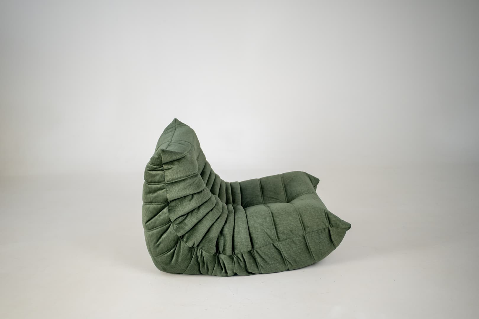 Fotel wypoczynkowy Togo z podnóżkiem, rib velvet moss green - 291280