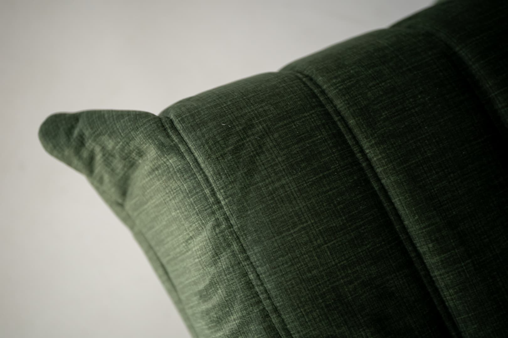 Fotel wypoczynkowy Togo z podnóżkiem, rib velvet moss green - 291323