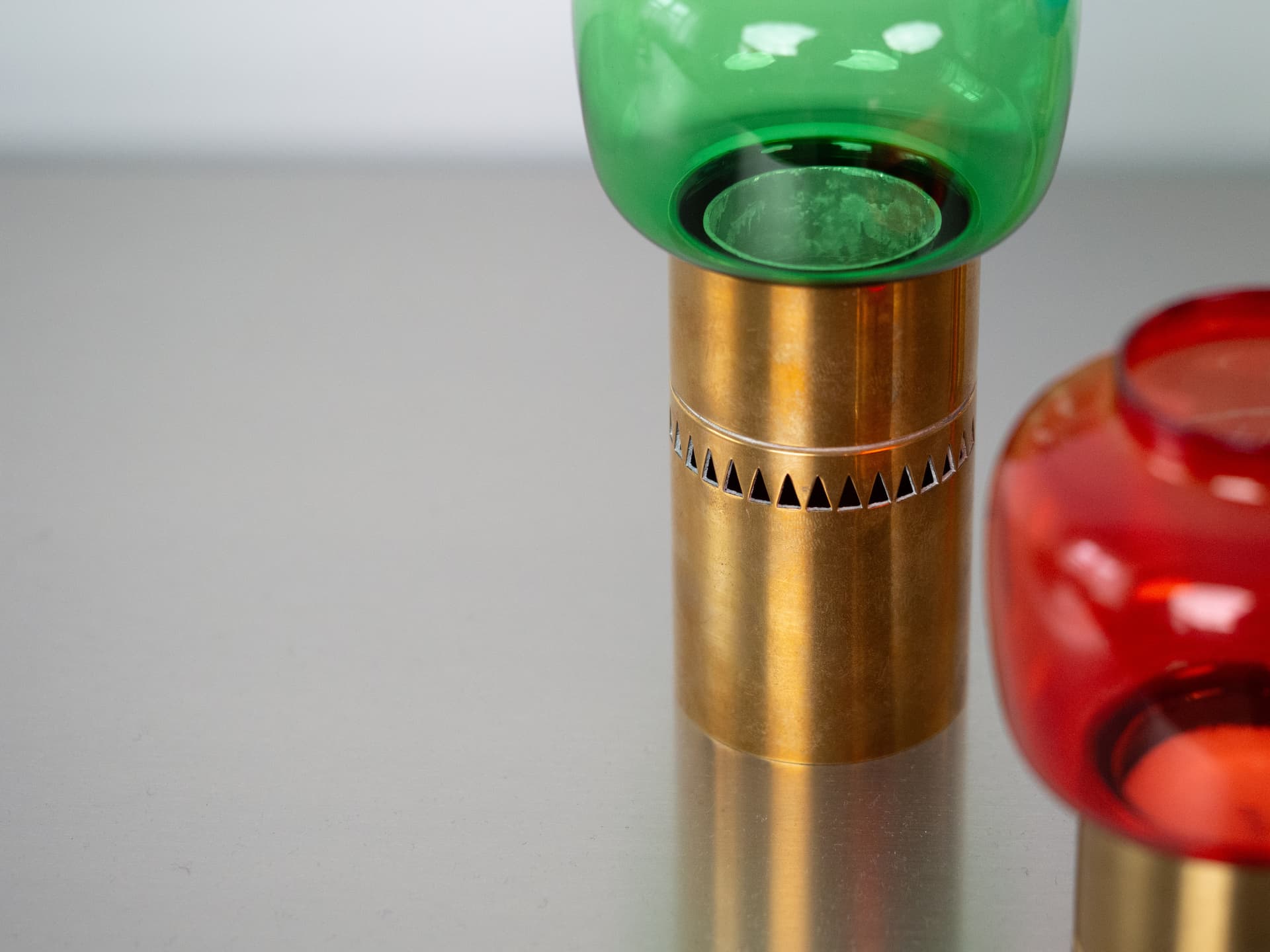 Komplet czterech świeczników Lotta, szkło multikolorowe, mosiądz złoty, proj. H.-A. Jakobsson, Svegards Markaryd, Szwecja, lata 50. - 291450