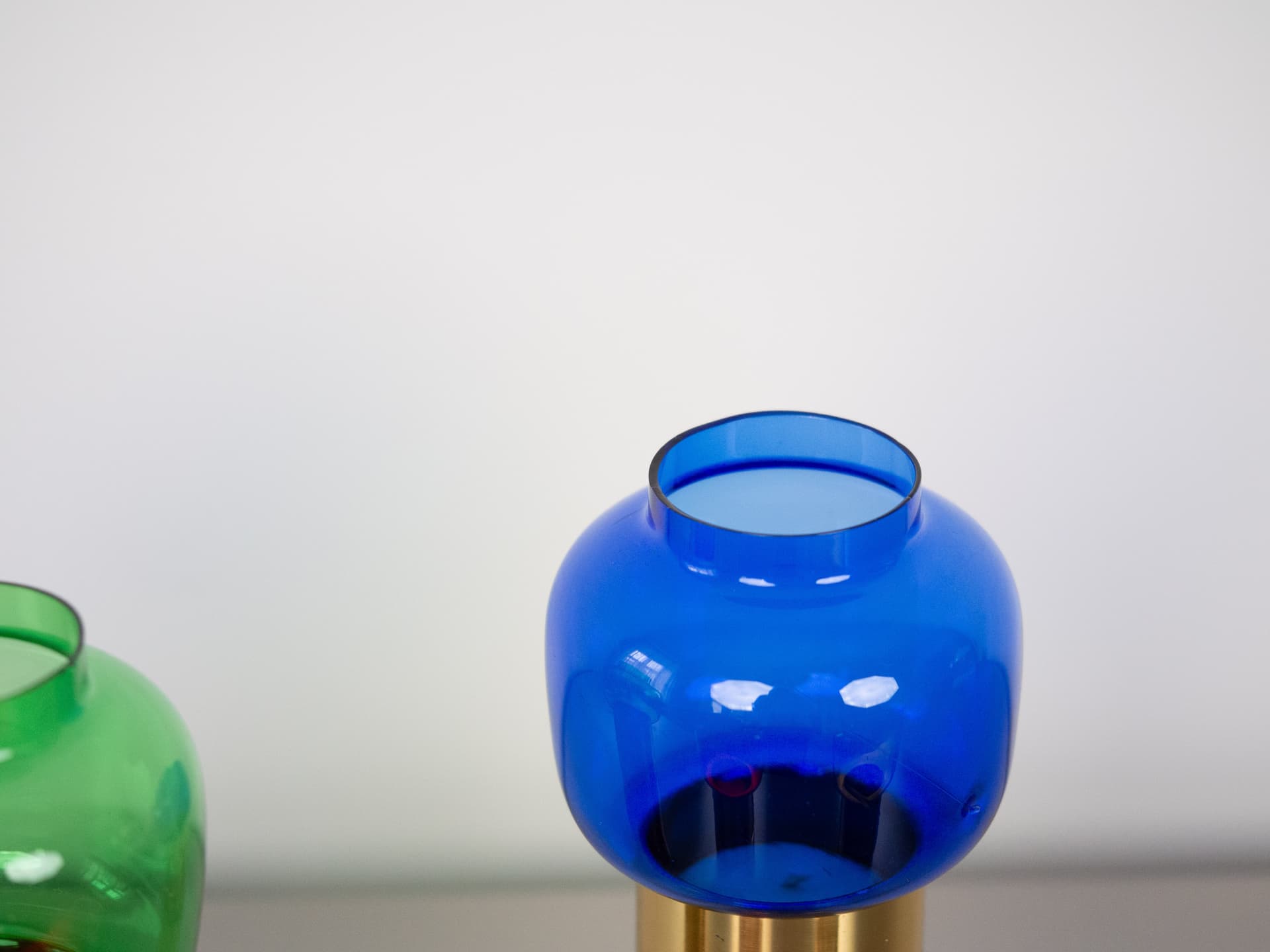 Komplet czterech świeczników Lotta, szkło multikolorowe, mosiądz złoty, proj. H.-A. Jakobsson, Svegards Markaryd, Szwecja, lata 50. - 291447