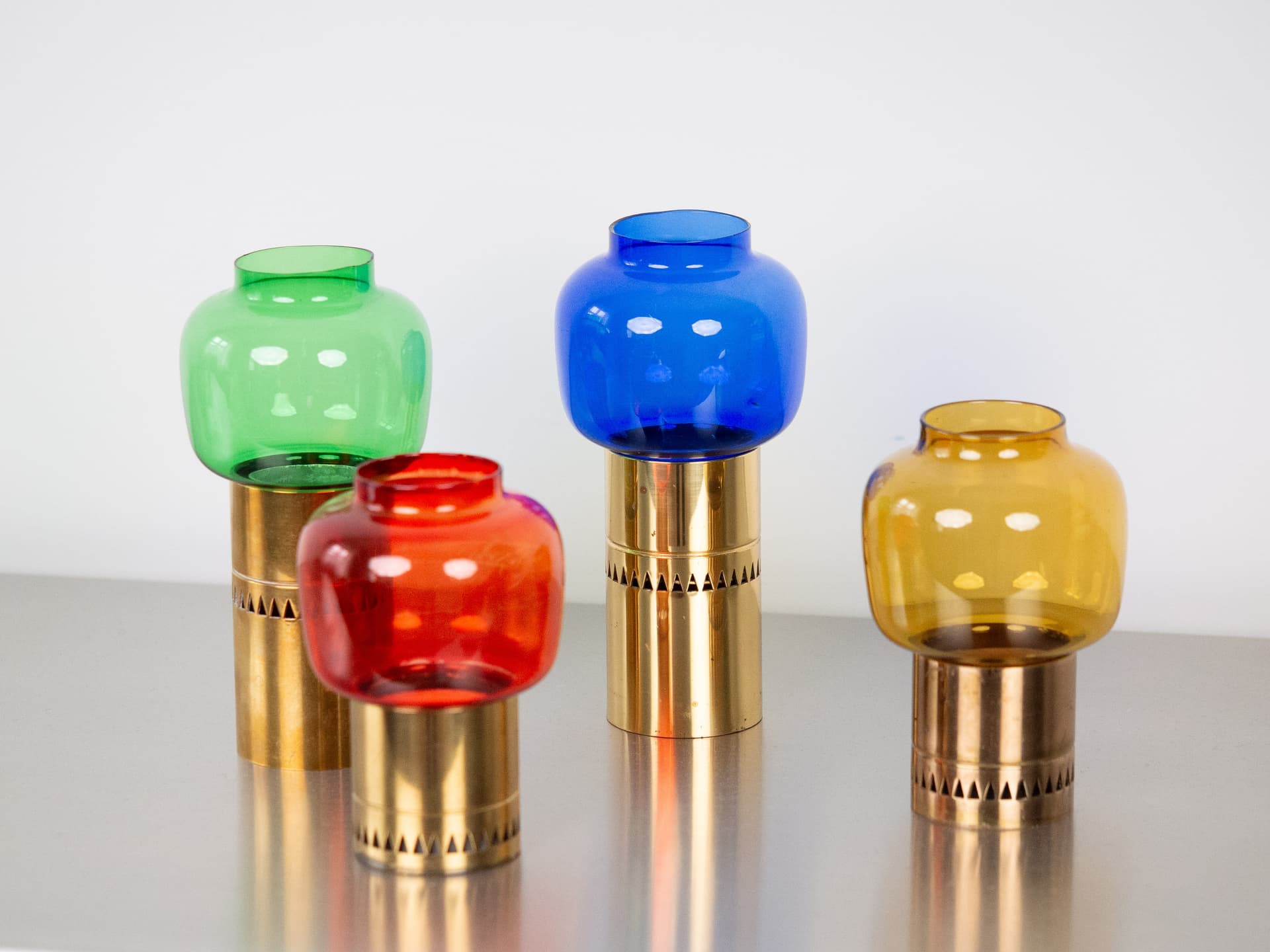 Komplet czterech świeczników Lotta, szkło multikolorowe, mosiądz złoty, proj. H.-A. Jakobsson, Svegards Markaryd, Szwecja, lata 50. - 291446