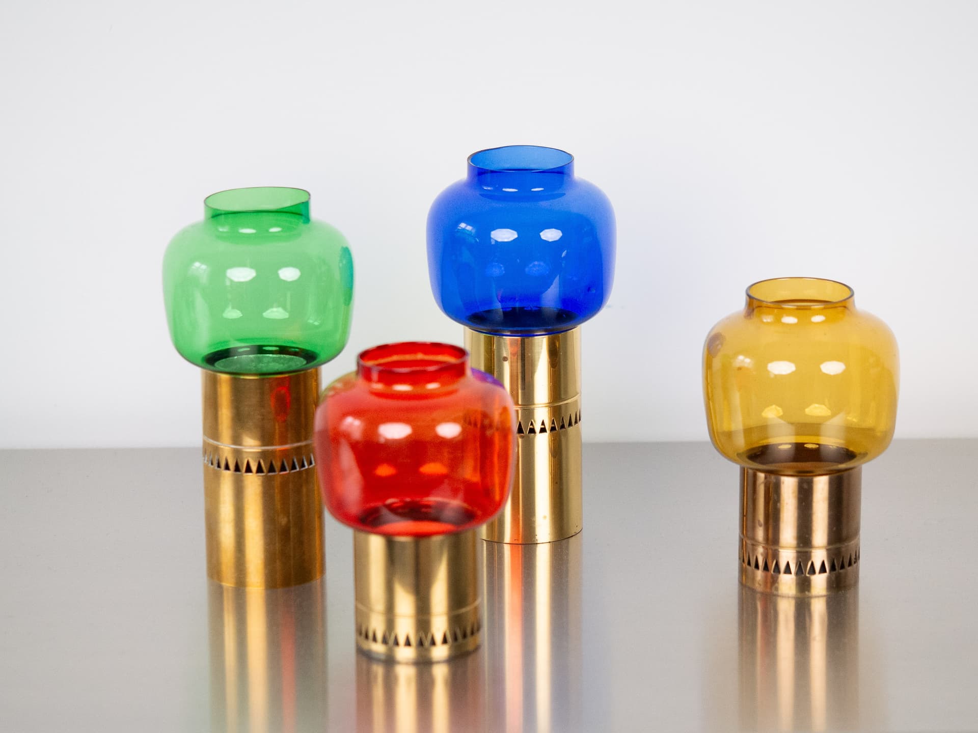 Komplet czterech świeczników Lotta, szkło multikolorowe, mosiądz złoty, proj. H.-A. Jakobsson, Svegards Markaryd, Szwecja, lata 50. - 291444