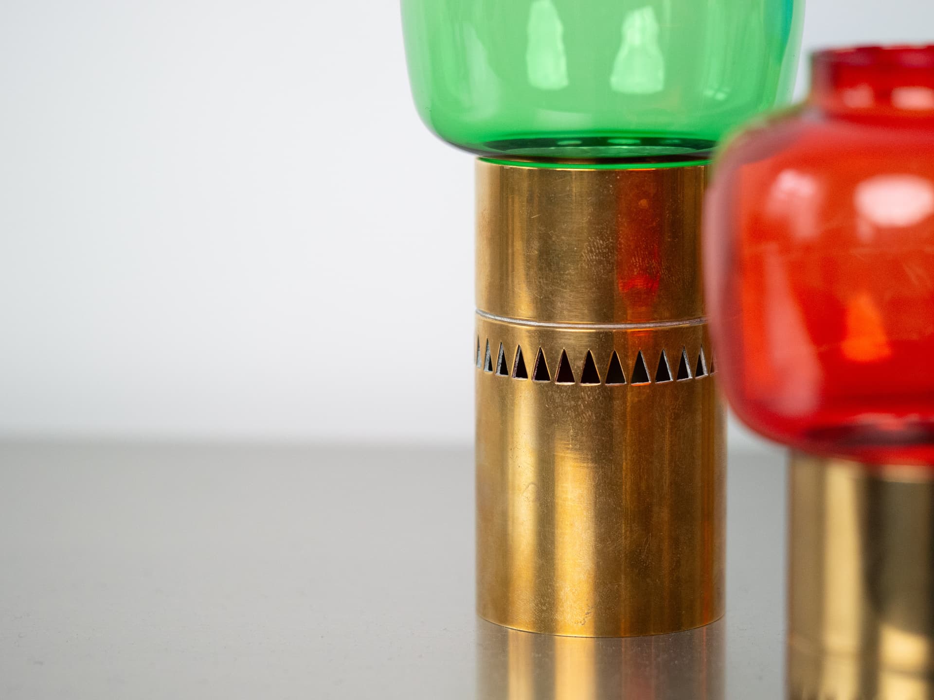 Komplet czterech świeczników Lotta, szkło multikolorowe, mosiądz złoty, proj. H.-A. Jakobsson, Svegards Markaryd, Szwecja, lata 50. - 291452