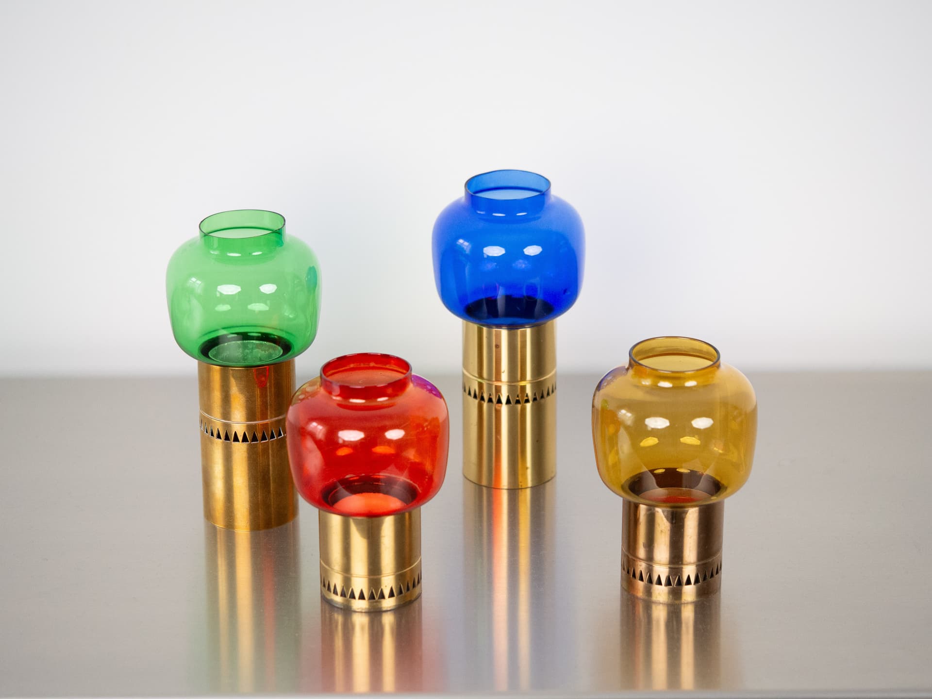 Komplet czterech świeczników Lotta, szkło multikolorowe, mosiądz złoty, proj. H.-A. Jakobsson, Svegards Markaryd, Szwecja, lata 50. - 291445