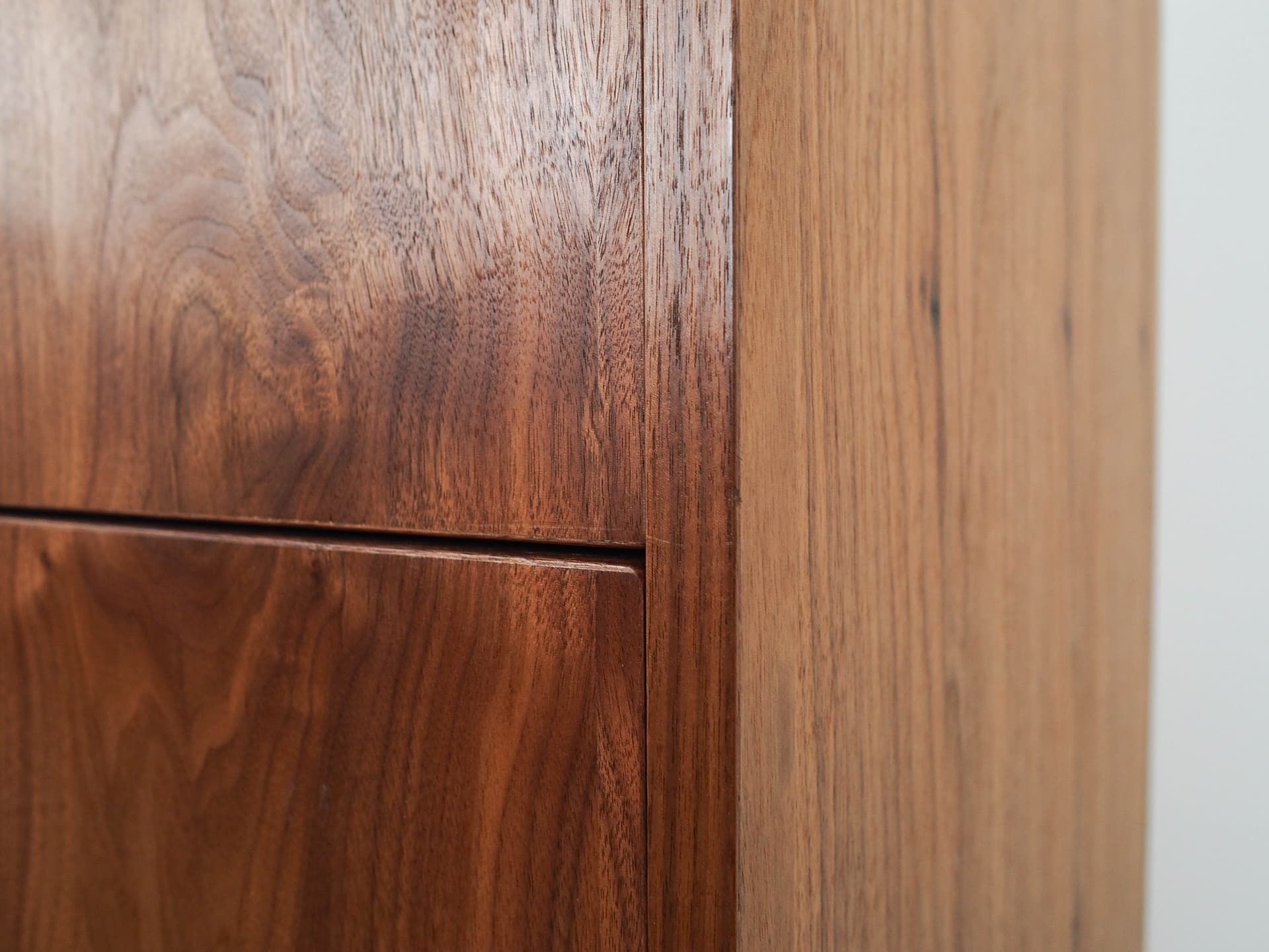 Komoda, skandynawski design, orzech brązowy, drewno czarne - 291541