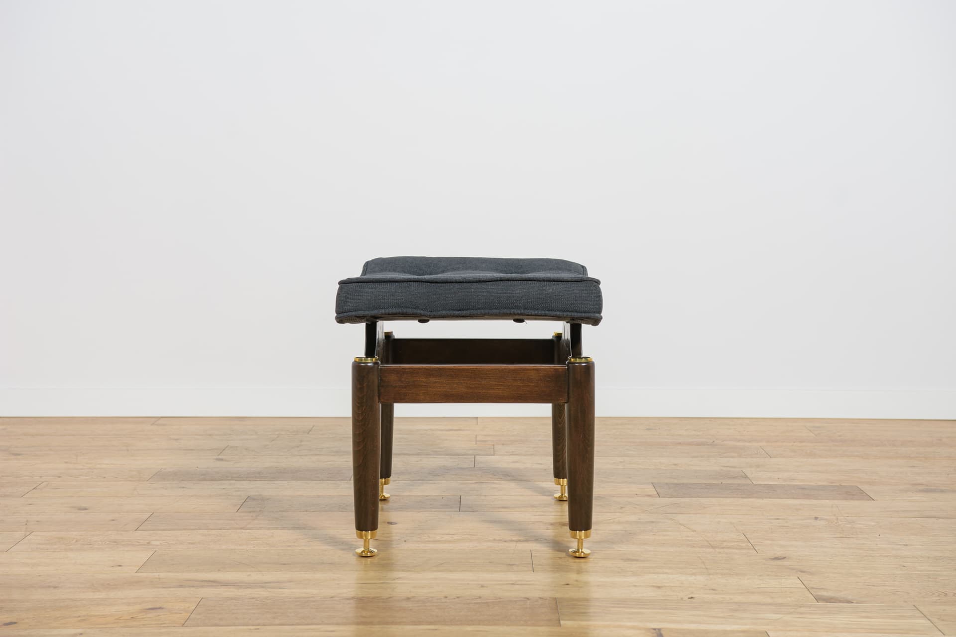 Stołek Librenza, tkanina czarna, buk palisander, G-Plan, Wielka Brytania, lata 50. - 291595