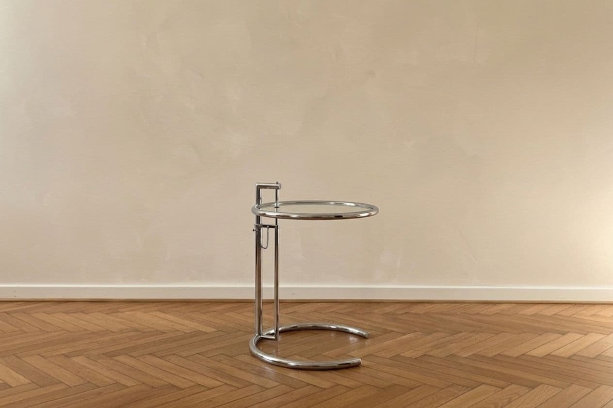 Stolik pomocniczy wg proj. E-1027, h 62-100 cm, szkło, metal - 291619