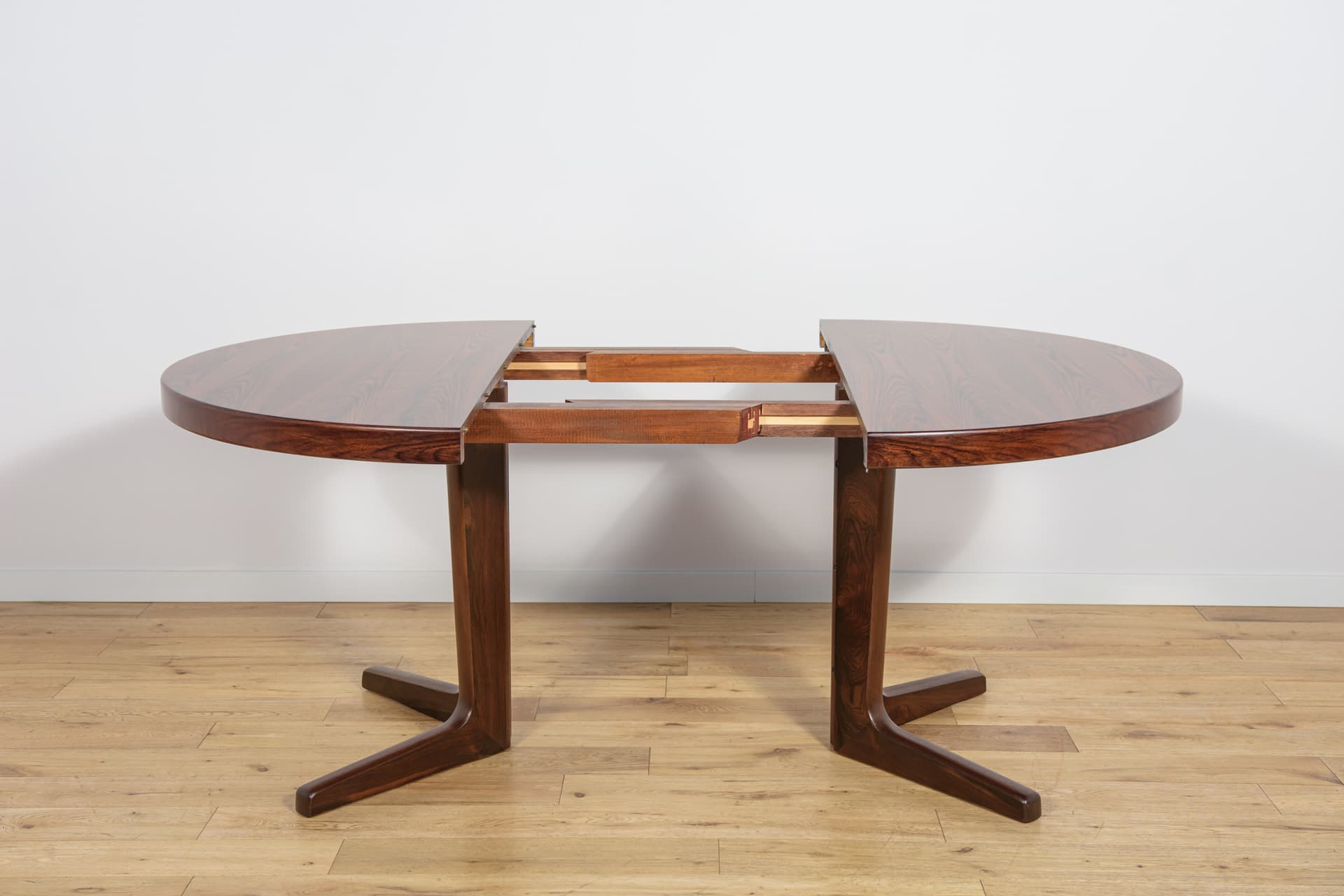 Dining Table, round extendable, brown rosewood, Denmark, 1960s. - 291690