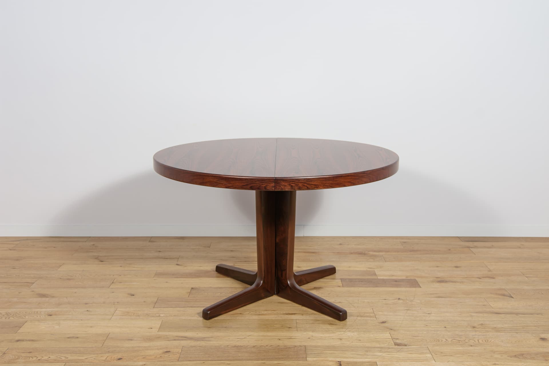 Dining Table, round extendable, brown rosewood, Denmark, 1960s. - 291688