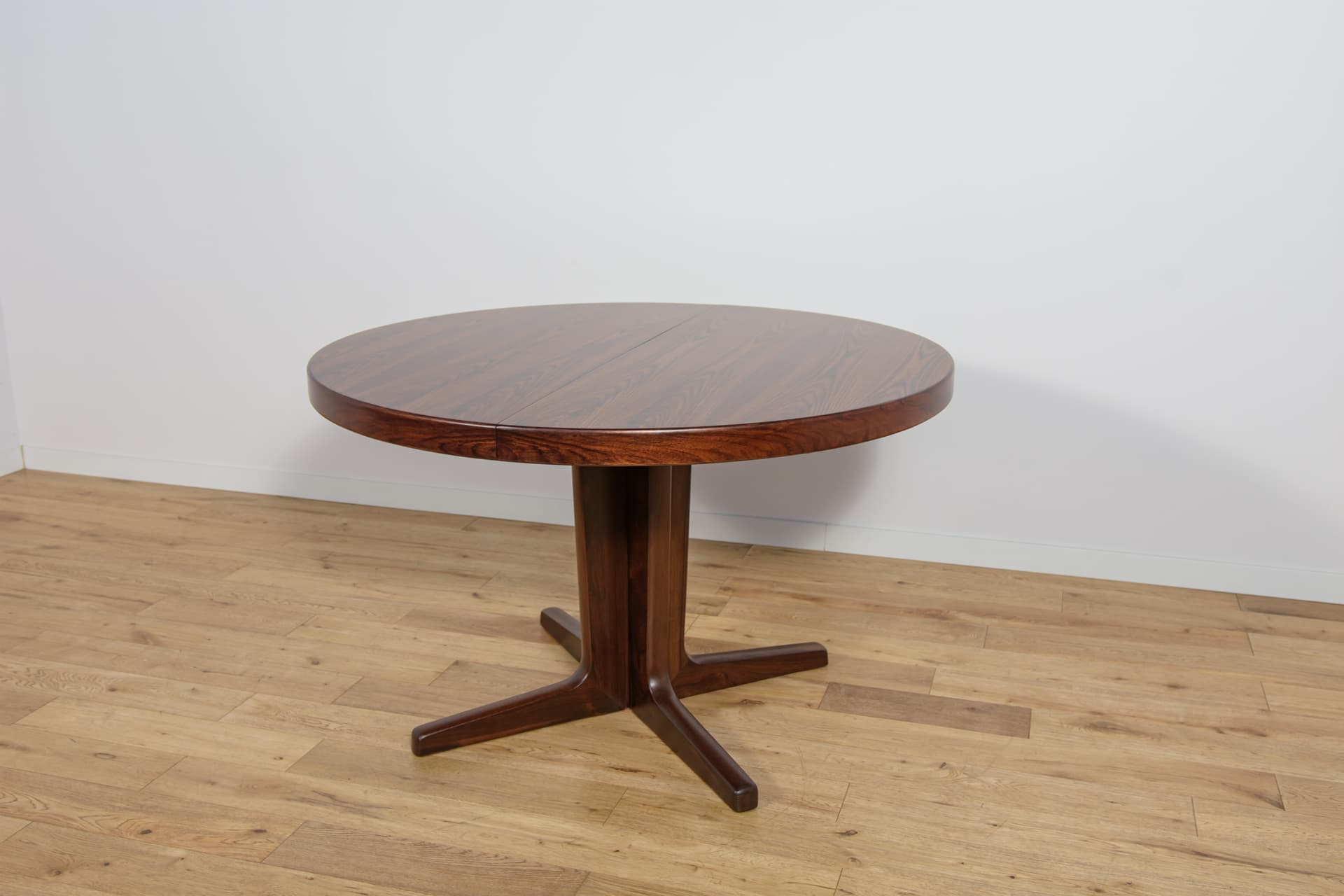 Dining Table, round extendable, brown rosewood, Denmark, 1960s. - 291686