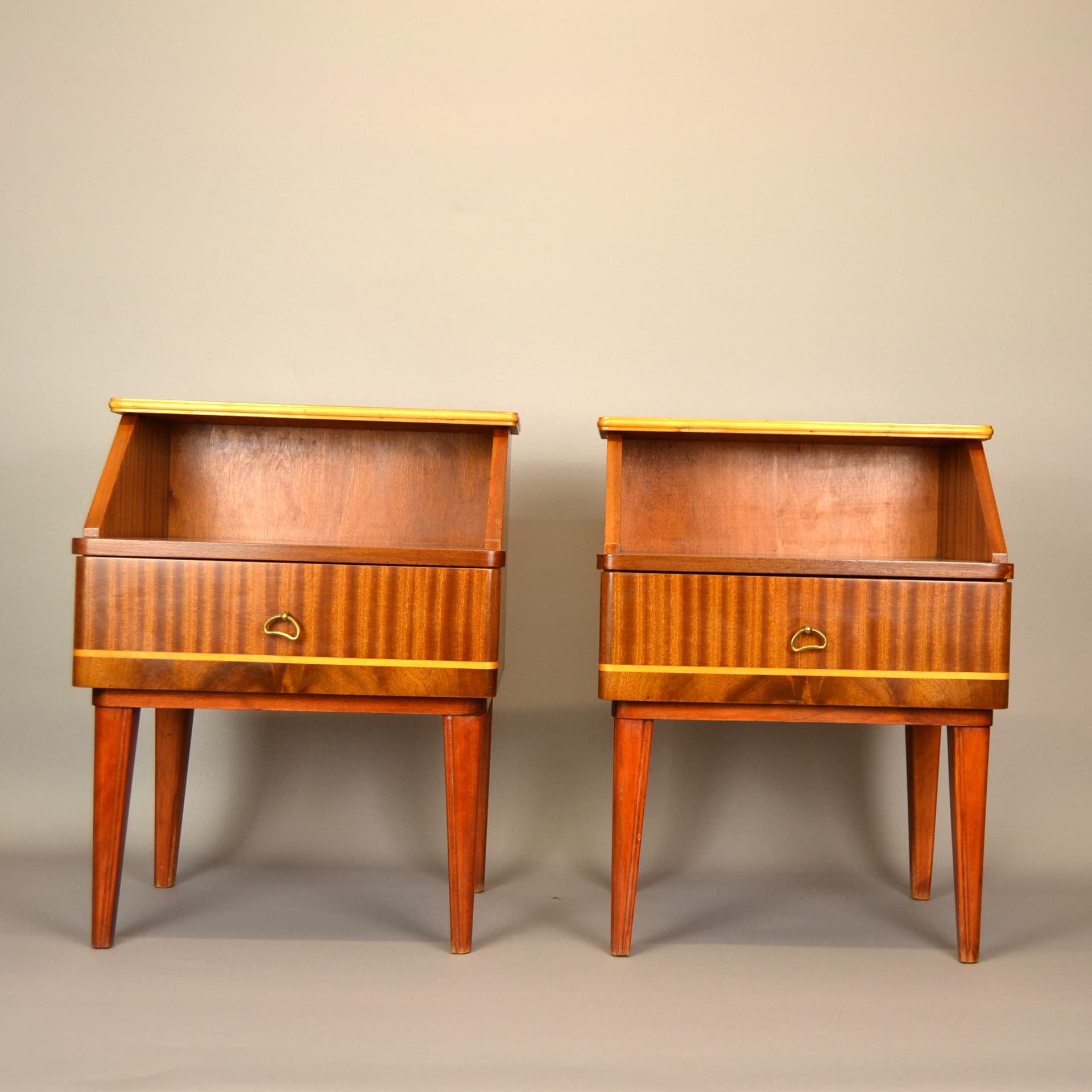 Pair of nightstands, brown plywood, Sweden, 1950s. - 79233