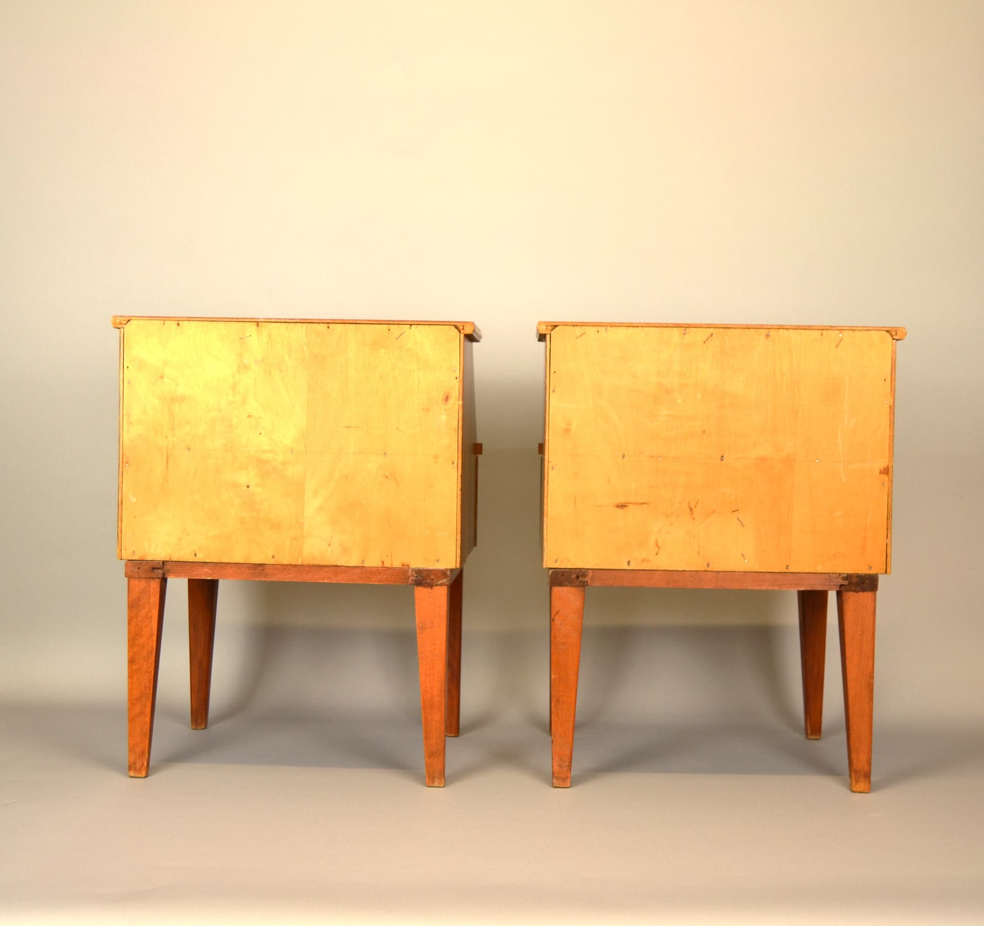 Pair of nightstands, brown plywood, Sweden, 1950s. - 79231