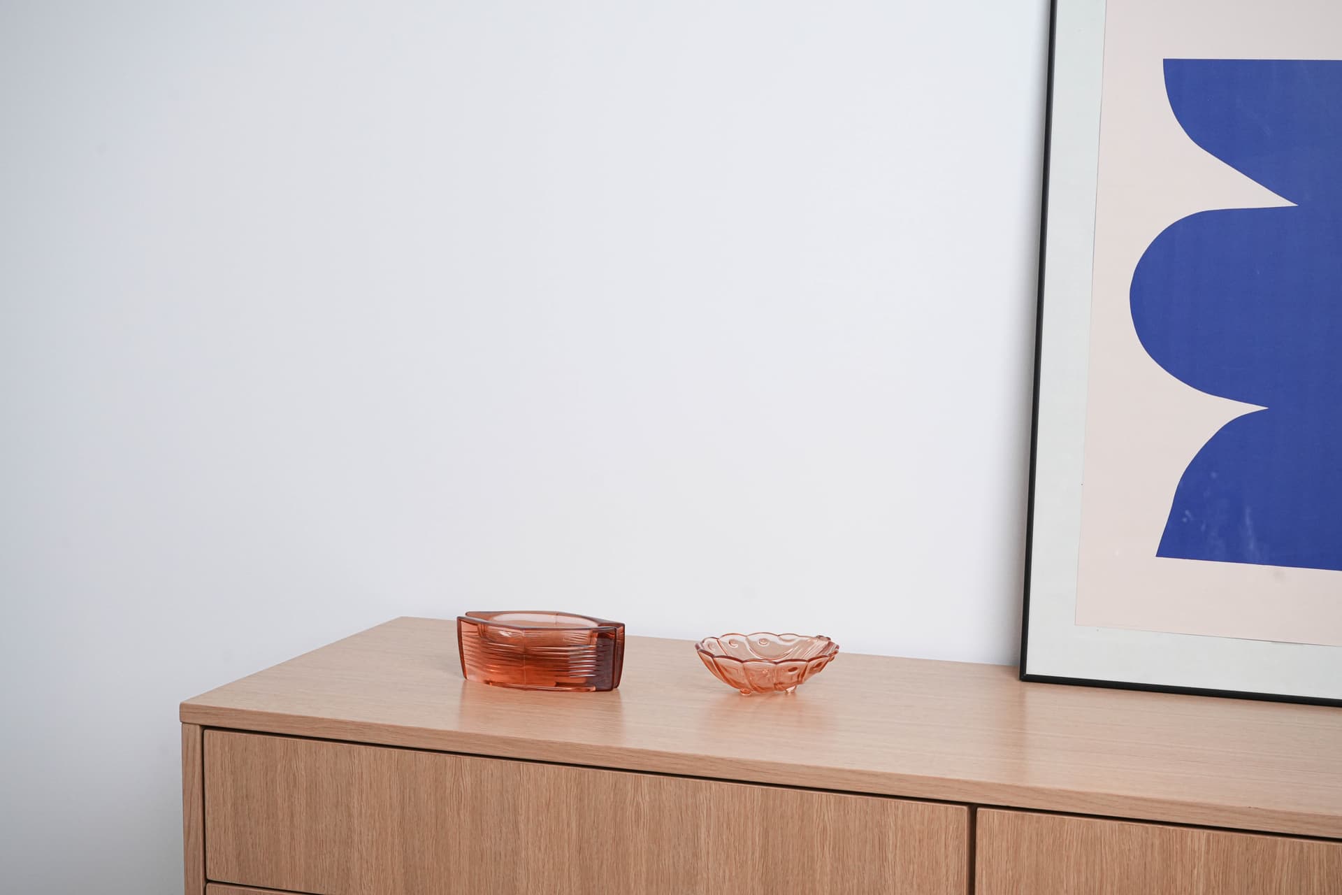 Centerpiece, salmon pink glass, Italy, 1960s. - 291786