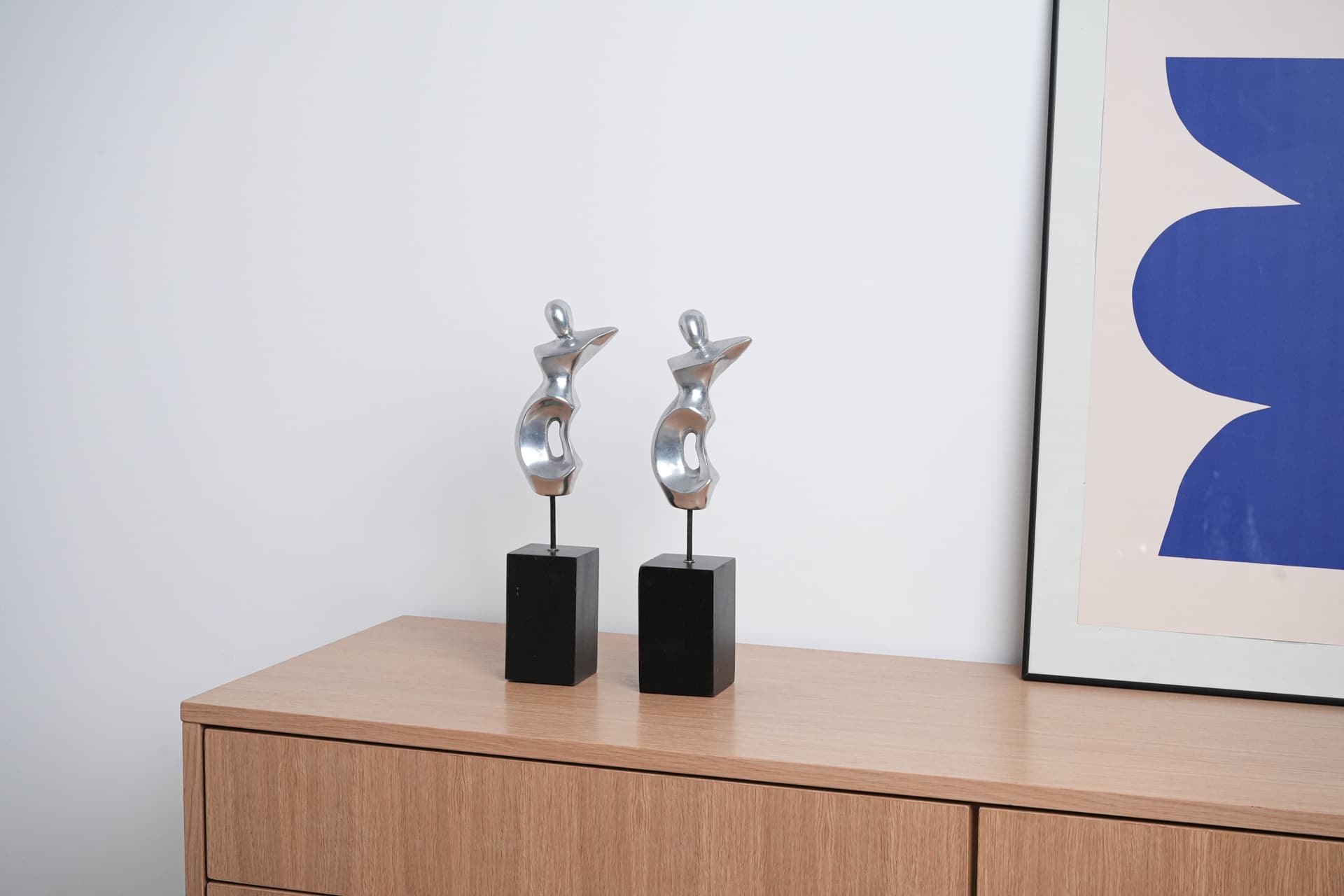 Statuetka, srebrny metal, podstawa czarna, Włochy, lata 70. - 291816