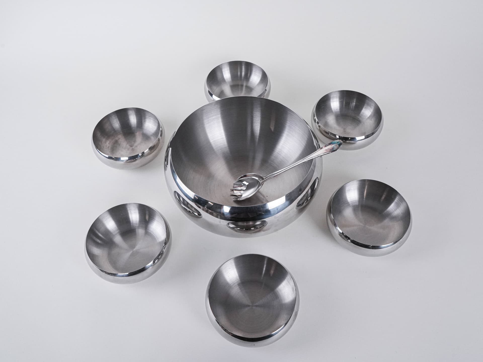 Set of bowls, silver stainless steel, Italy, 1980s. - 291842