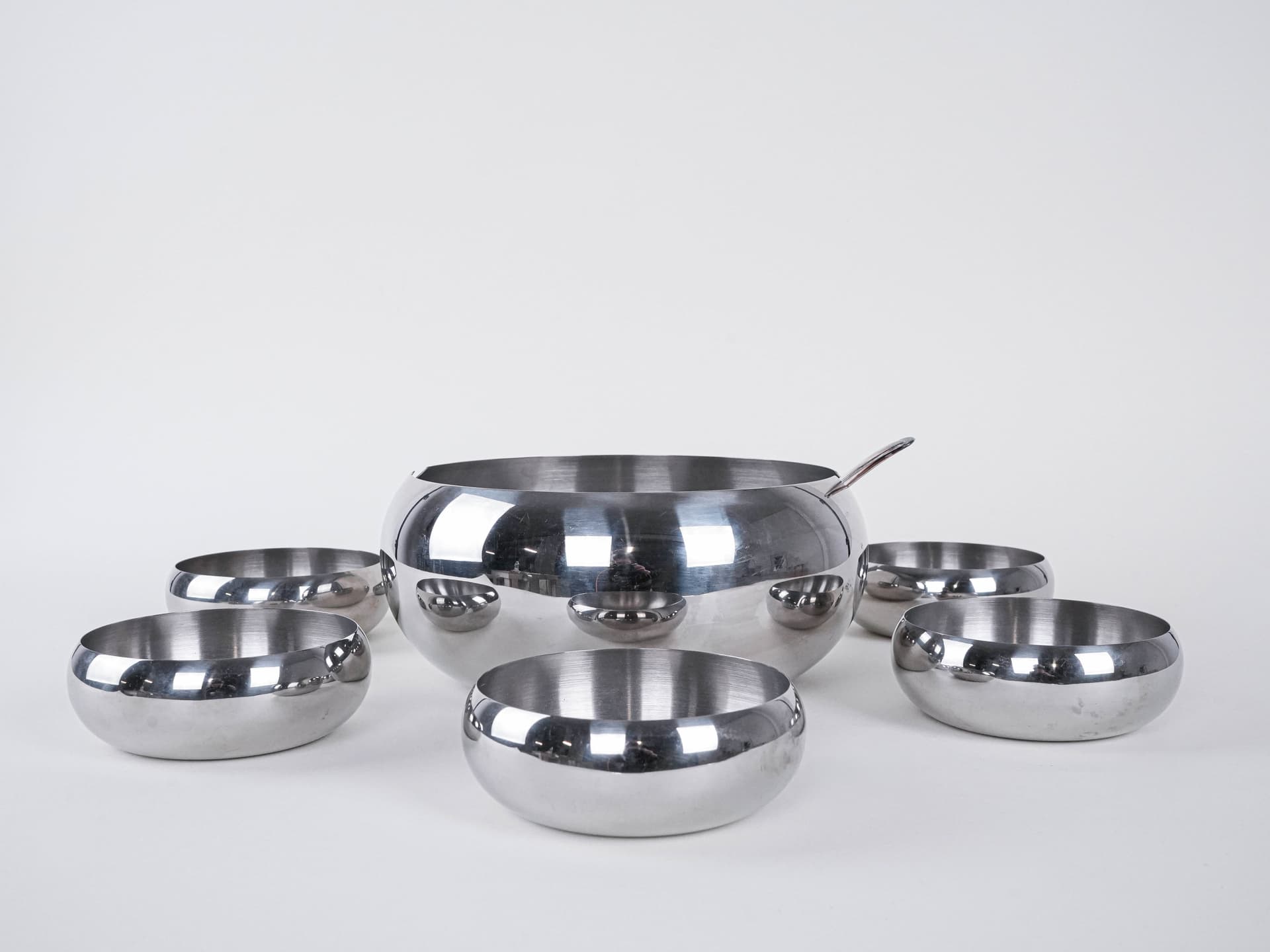 Set of bowls, silver stainless steel, Italy, 1980s. - 291840