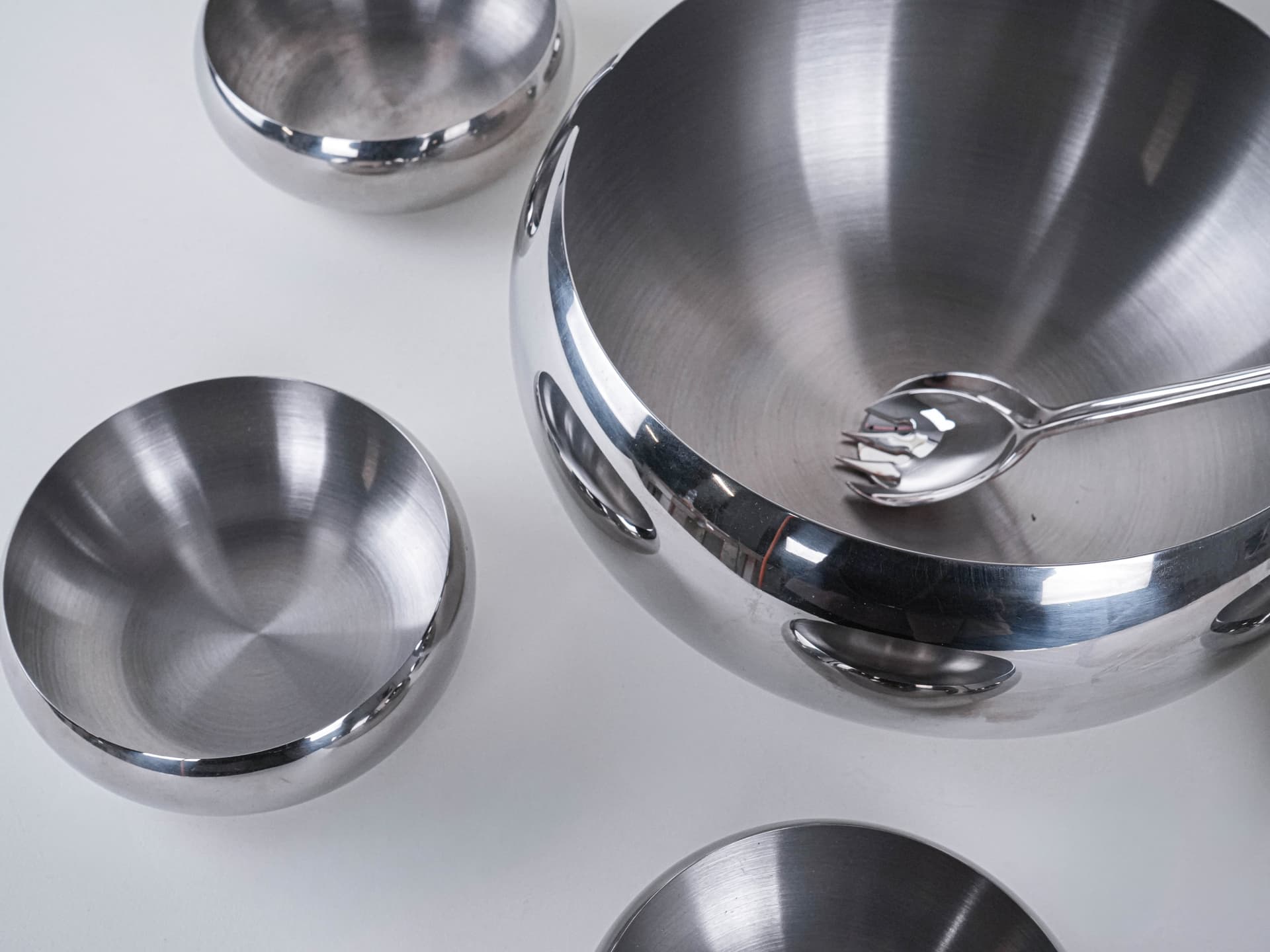 Set of bowls, silver stainless steel, Italy, 1980s. - 291844