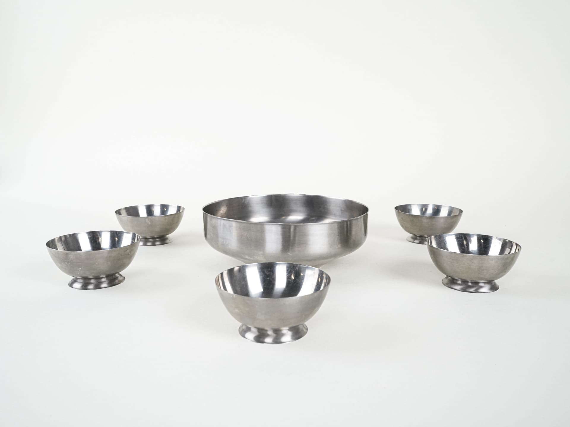 Set of bowls, silver stainless steel, Italy, 1980s. - 291898