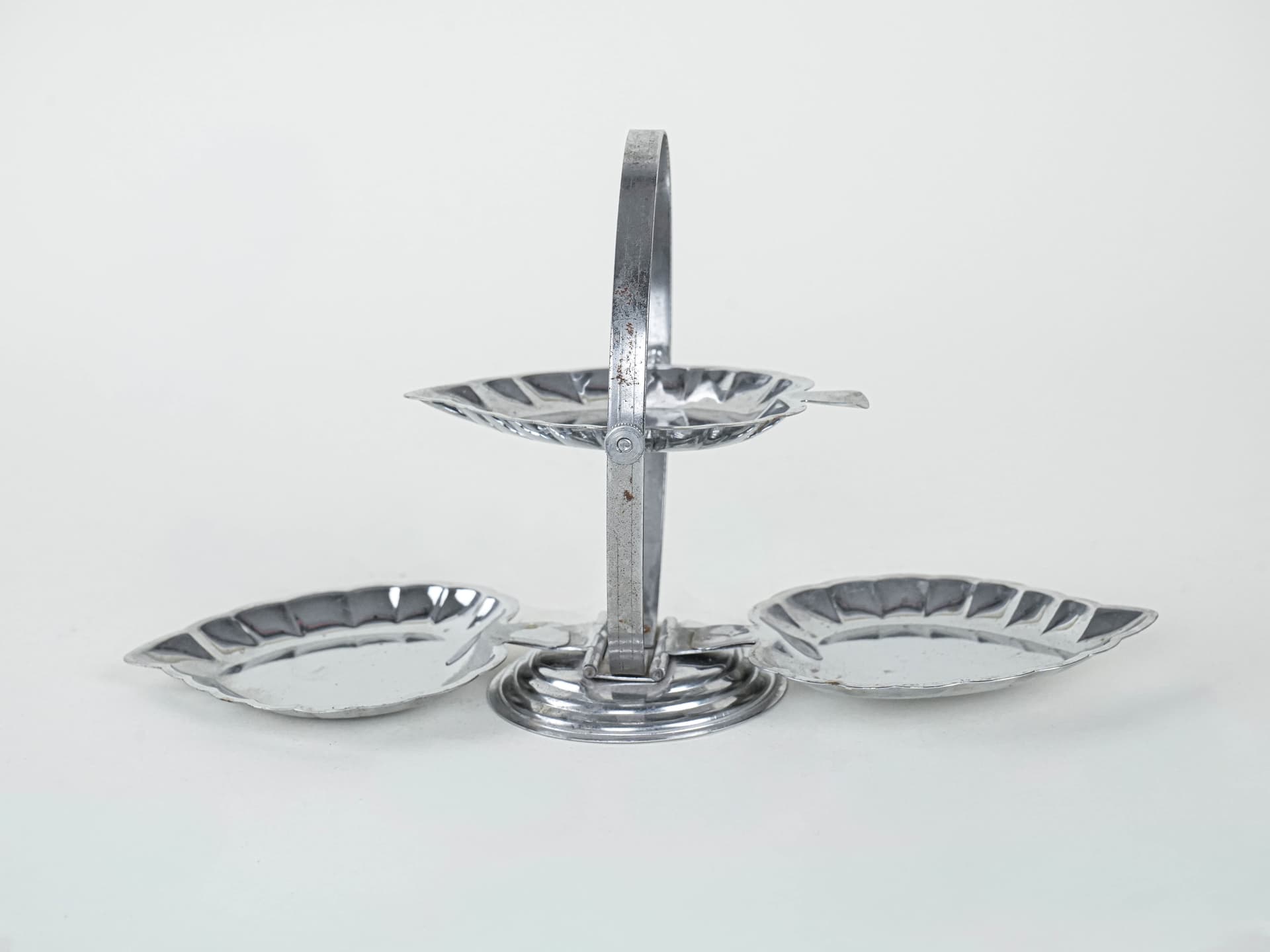 Three-tier serving stand, silver chrome metal, Italy, 1970s. - 292078