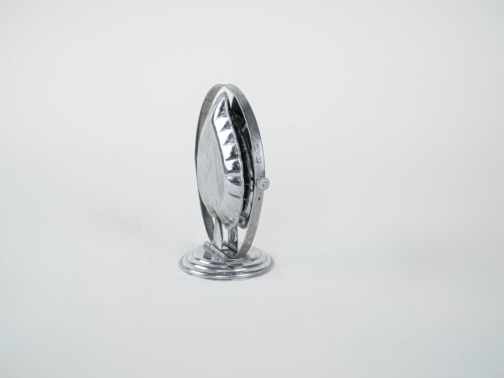 Three-tier serving stand, silver chrome metal, Italy, 1970s. - 292079