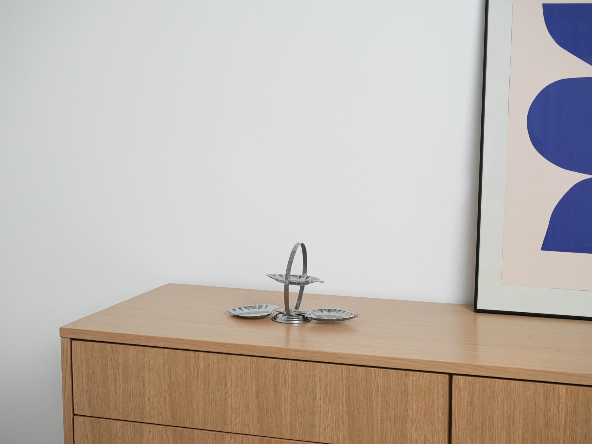 Three-tier serving stand, silver chrome metal, Italy, 1970s. - 292081