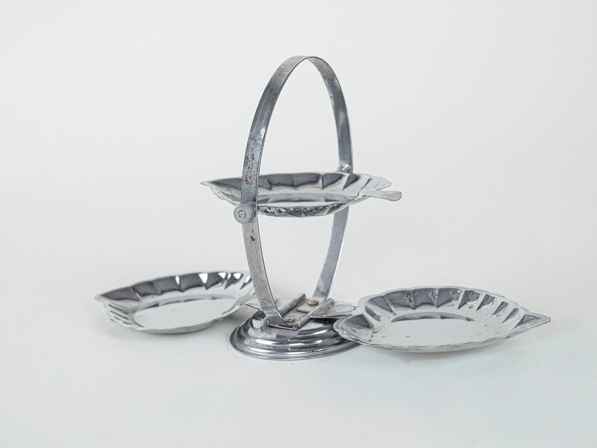 Three-tier serving stand, silver chrome metal, Italy, 1970s. - 292080