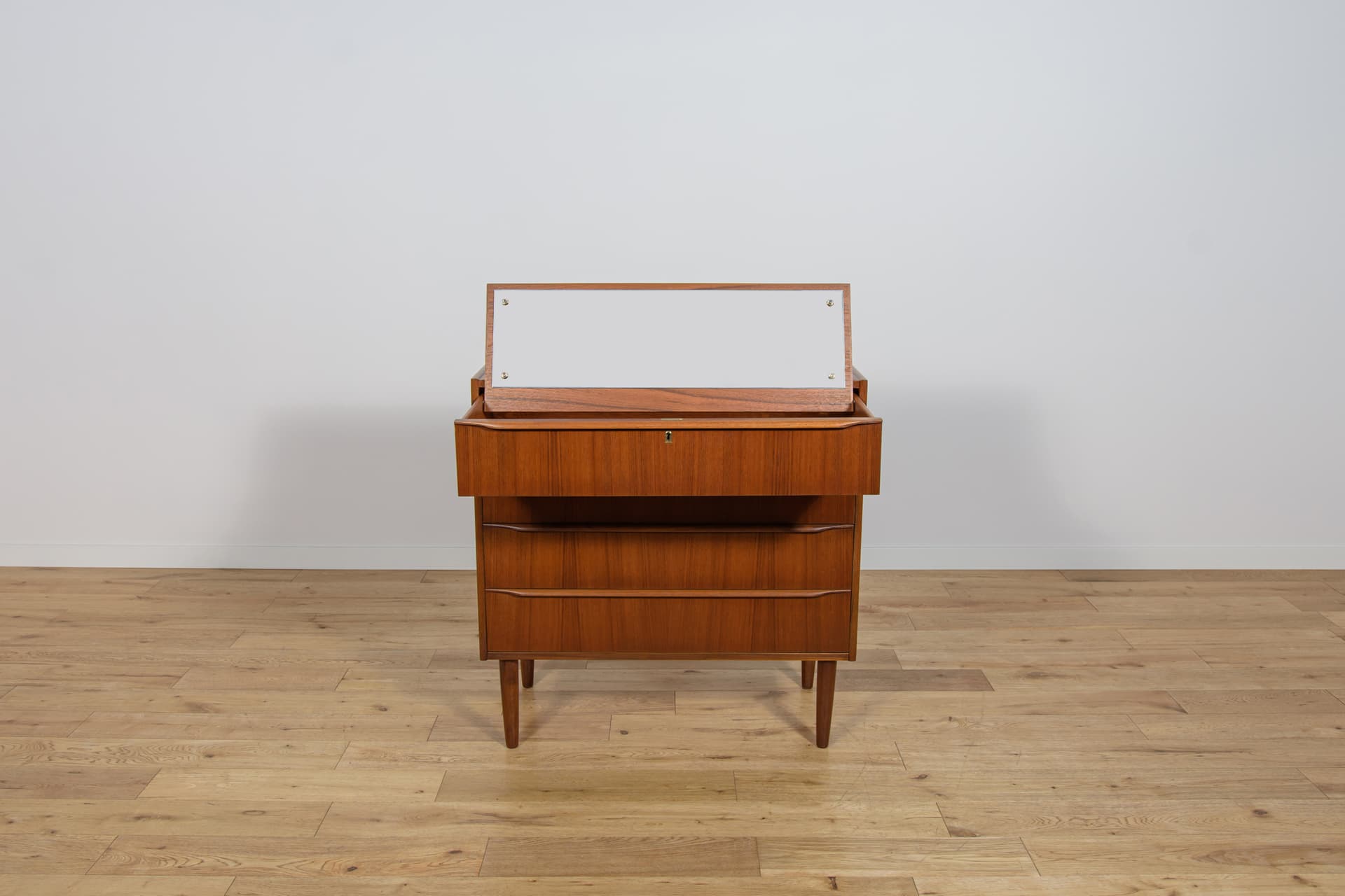 Komoda z toaletką, teak brązowy czerwony, Dania, lata 60. - 292150