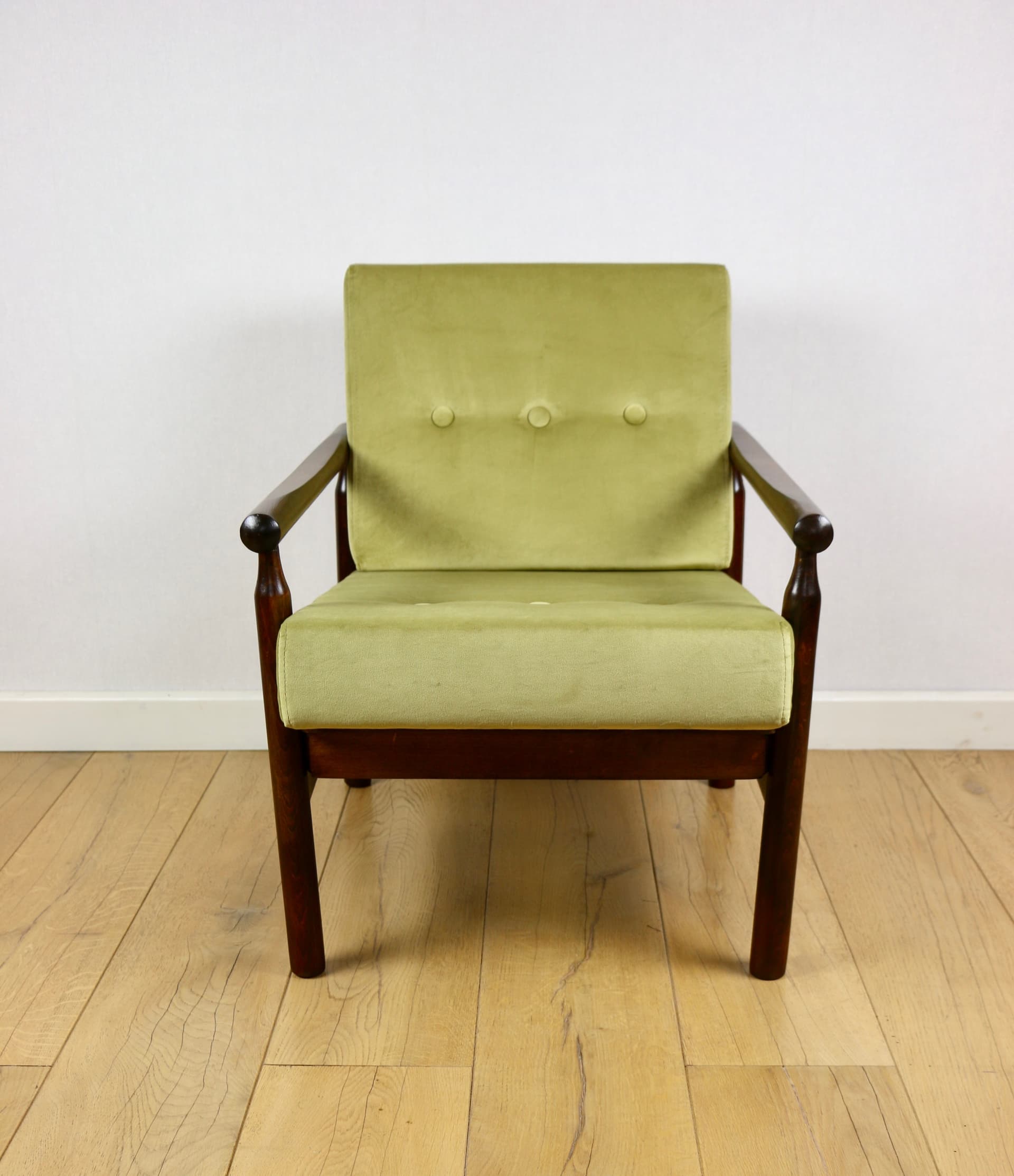 Fotel Stobrawa, velvet oliwkowy, buk brązowy, proj. Z. Bączyk, Polska, lata 70. - 292156