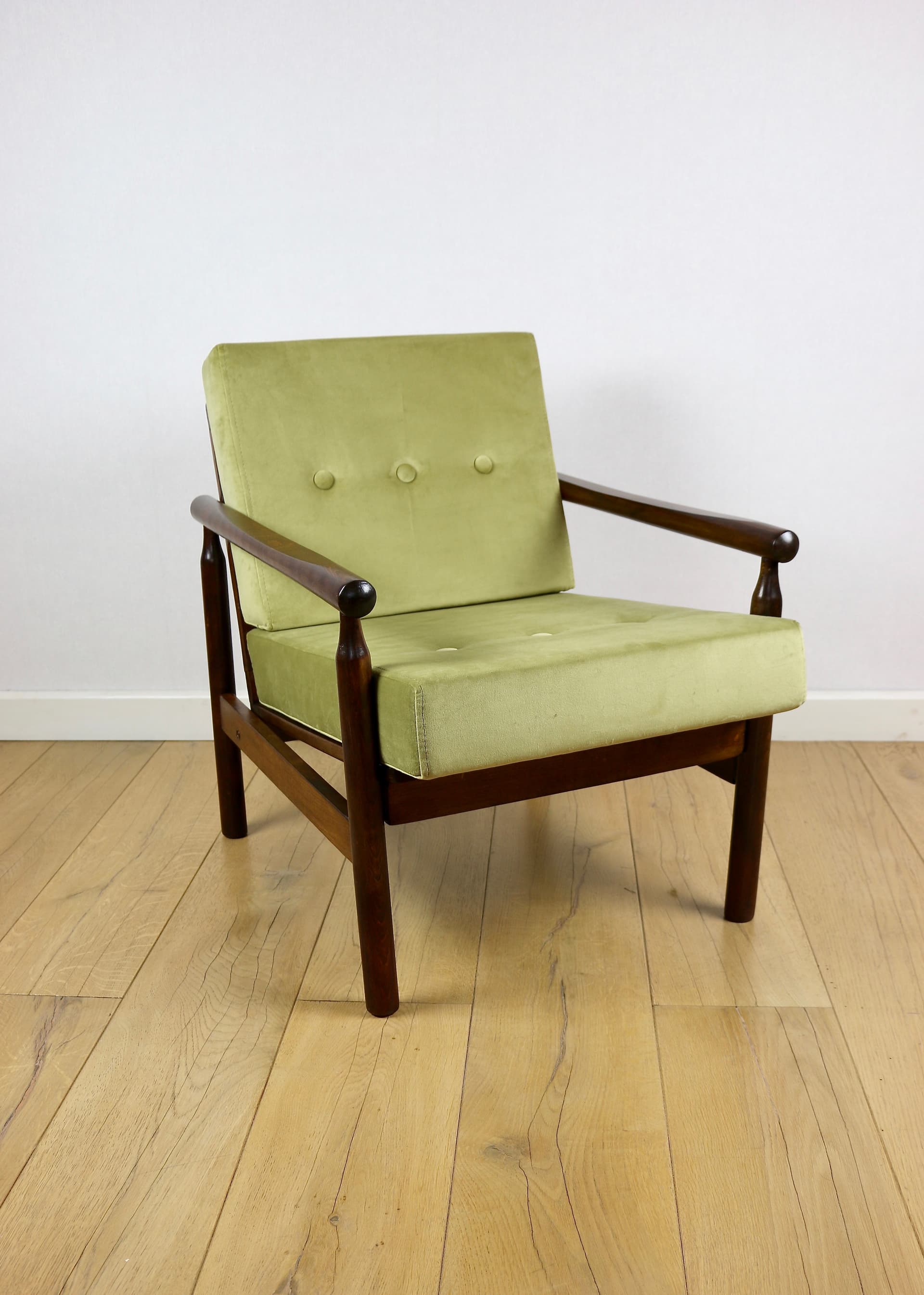 Fotel Stobrawa, velvet oliwkowy, buk brązowy, proj. Z. Bączyk, Polska, lata 70. - 292166