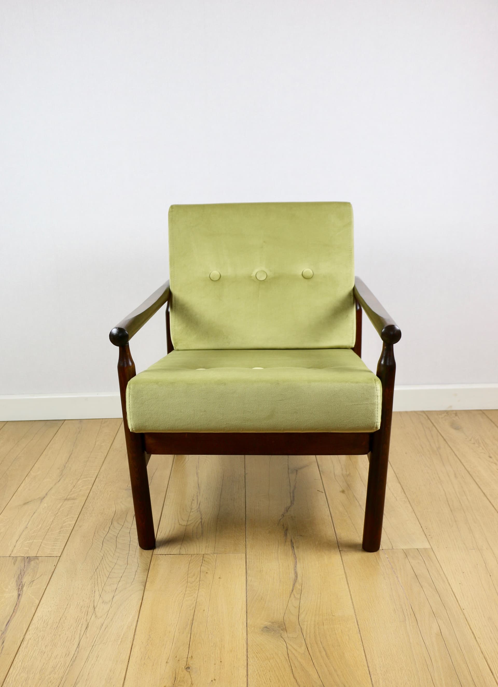 Fotel Stobrawa, velvet oliwkowy, buk brązowy, proj. Z. Bączyk, Polska, lata 70. - 292164