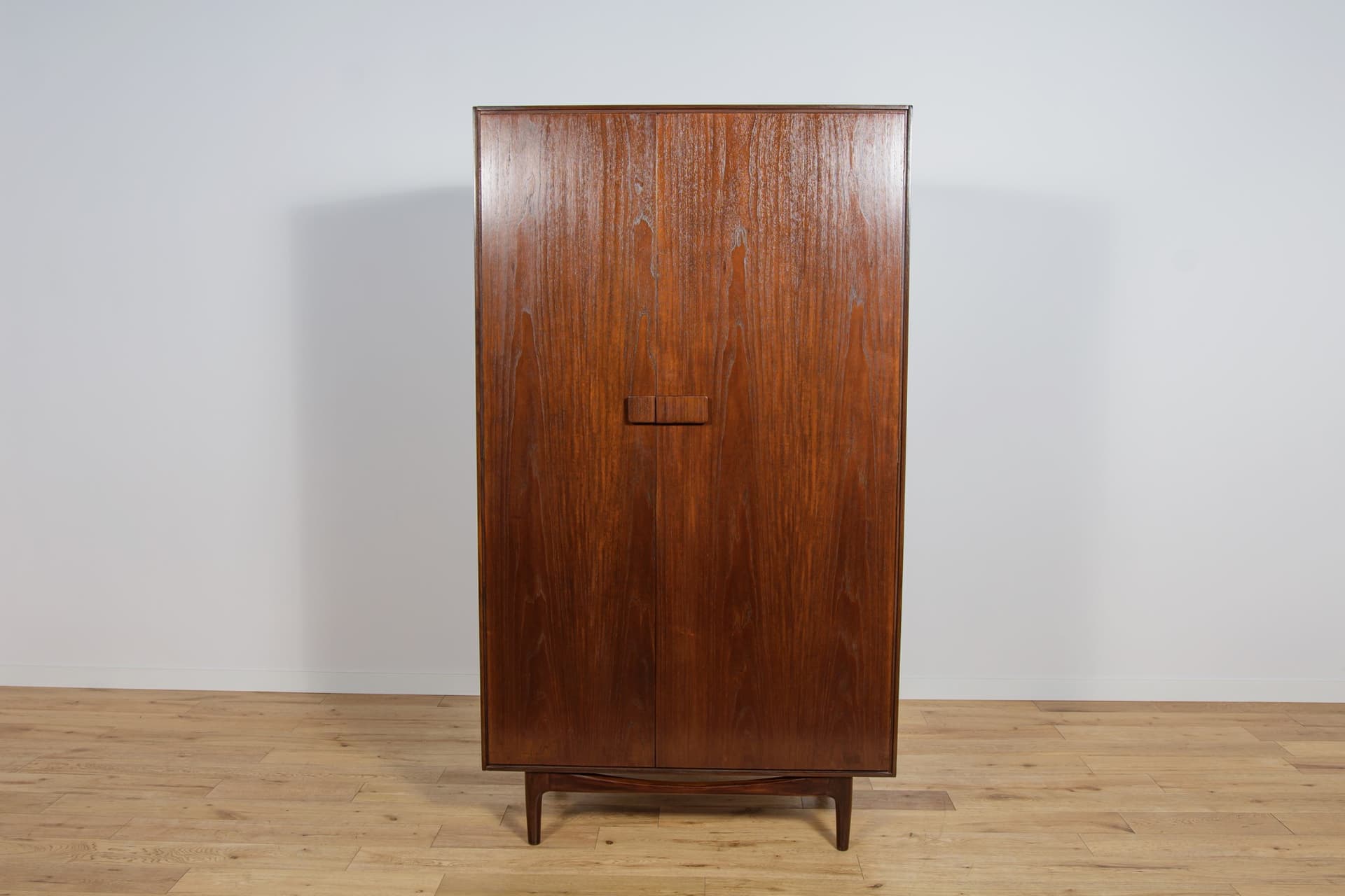 Szafa dwudrzwiowa, teak brązowy, palisander brązowy, proj. I. Kofod-Larsen, G-Plan, Wielka Brytania, lata 60. - 292224