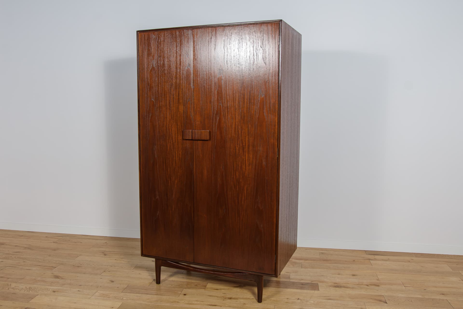Szafa dwudrzwiowa, teak brązowy, palisander brązowy, proj. I. Kofod-Larsen, G-Plan, Wielka Brytania, lata 60. - 292221