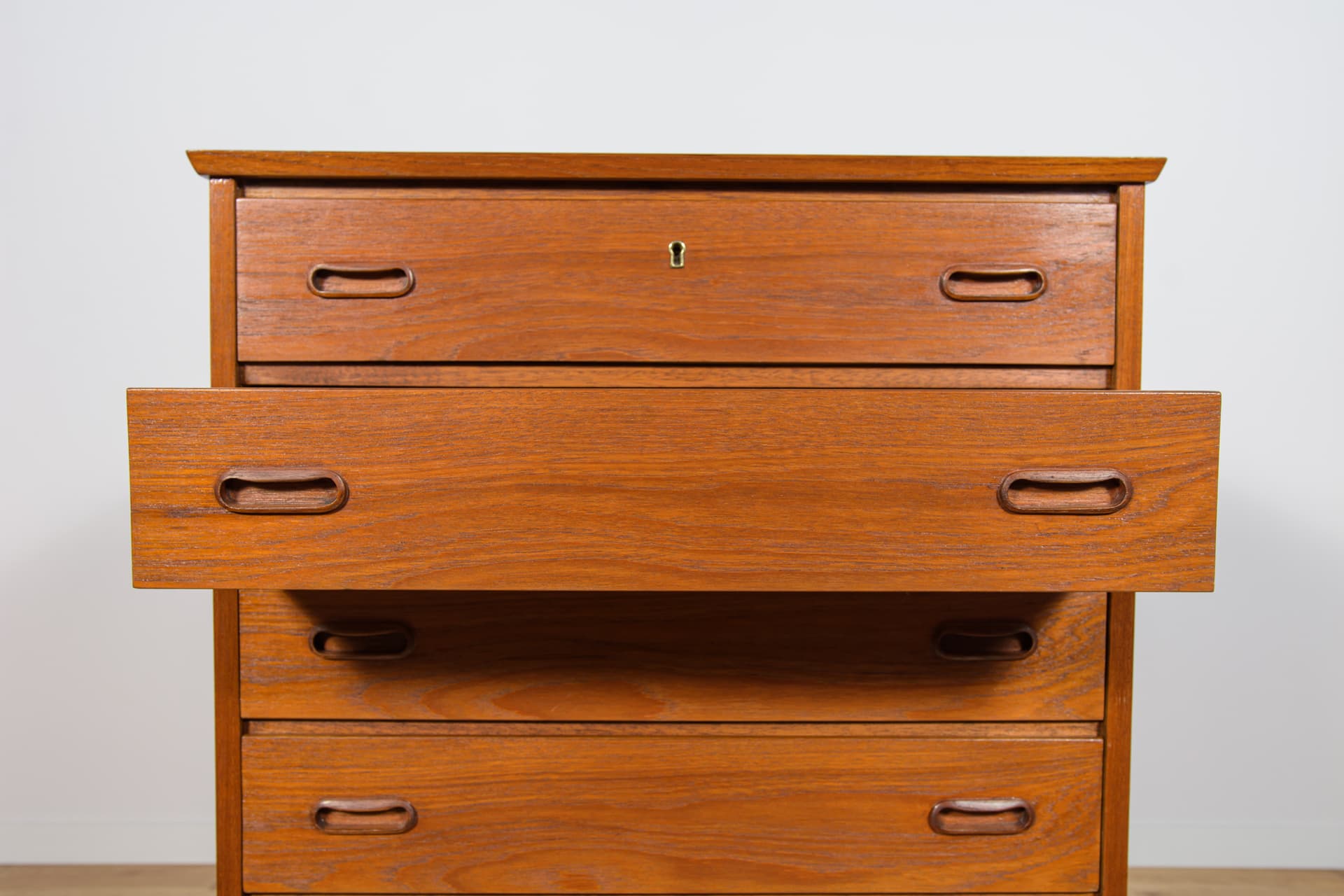 Komoda, teak brązowy czerwony, Dania, lata 60. - 292321