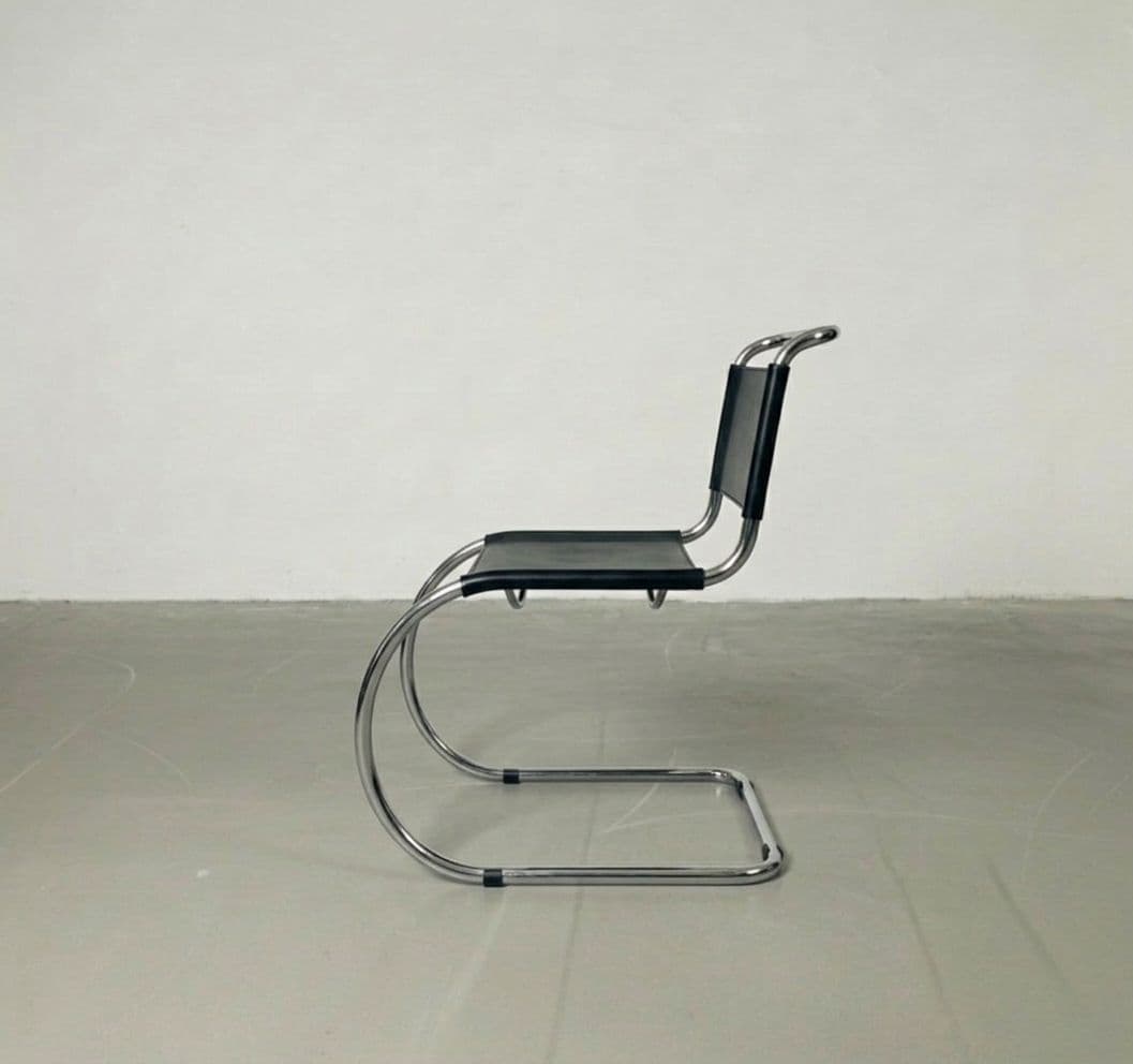 Krzesło wg. proj. L. Mies van der Rohe, czarne, stal, skóra - 292551