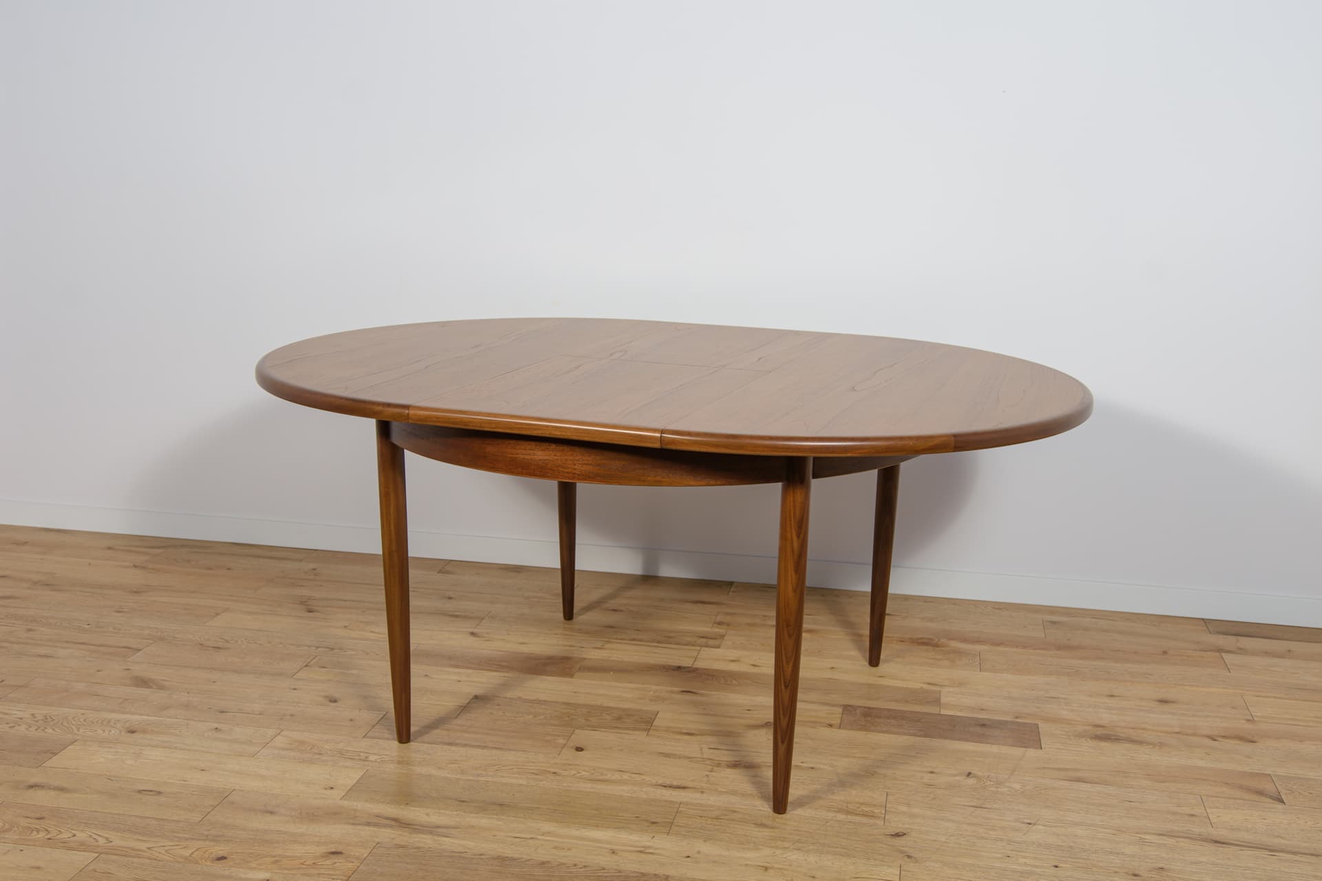 Stół okrągły rozkładany, teak brązowy, G-Plan, Wielka Brytania, lata 60. - 292660