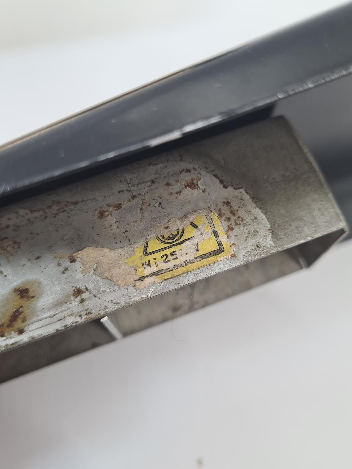Para kinkietów modernistycznych, czarny lakierowany metal, mosiądz złoty, aluminium srebrny, Niemcy, lata 70. - 292774