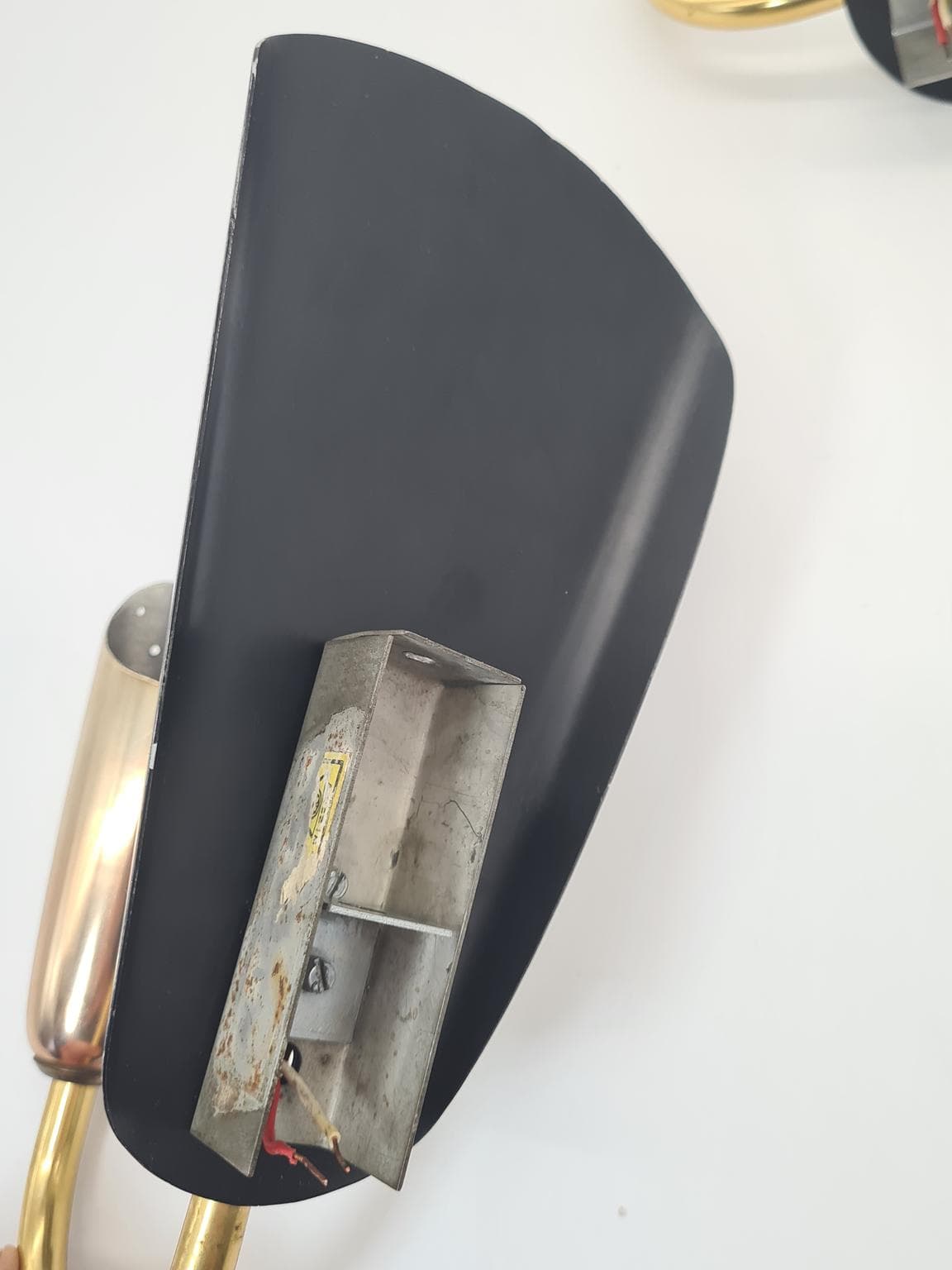 Para kinkietów modernistycznych, czarny lakierowany metal, mosiądz złoty, aluminium srebrny, Niemcy, lata 70. - 292773