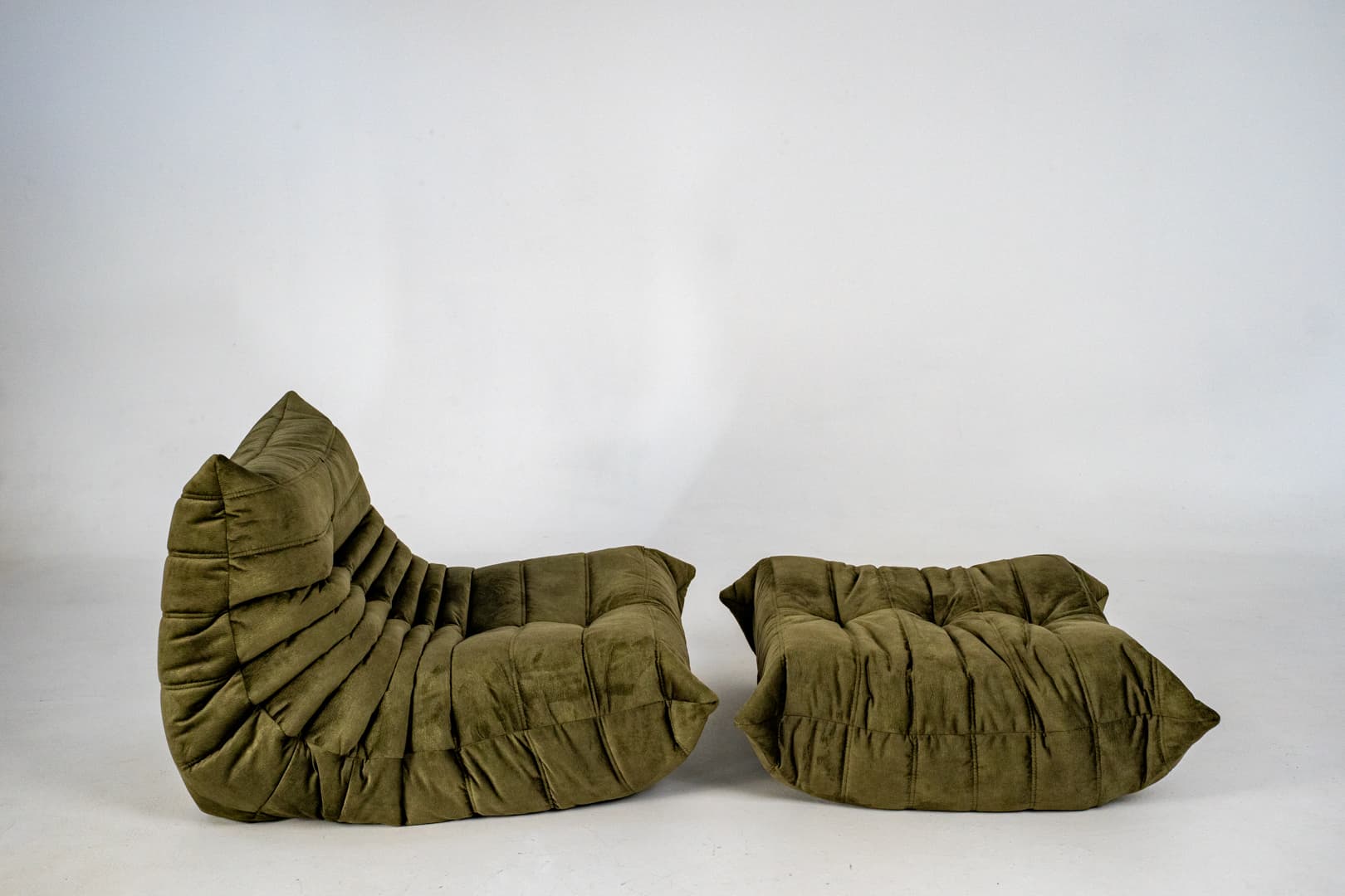 Fotel wypoczynkowy Togo z podnóżkiem, wave velvet olive - 292905