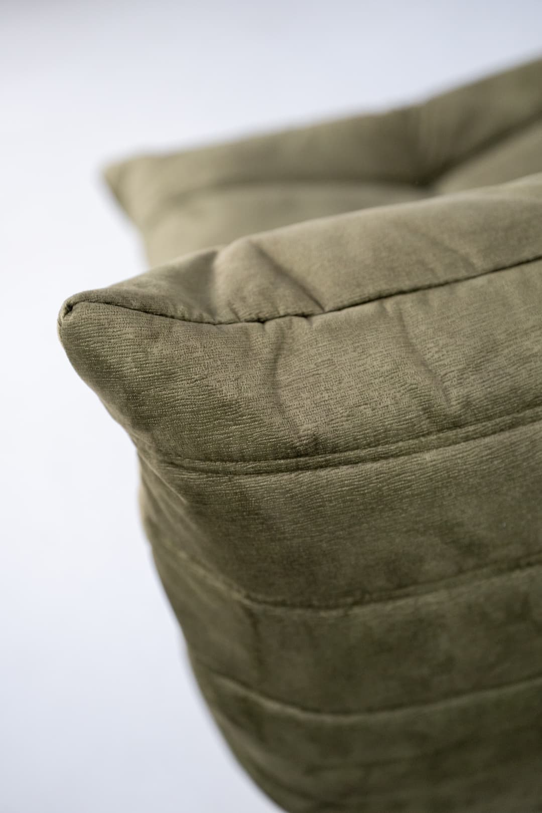 Fotel wypoczynkowy Togo z podnóżkiem, wave velvet olive - 292900