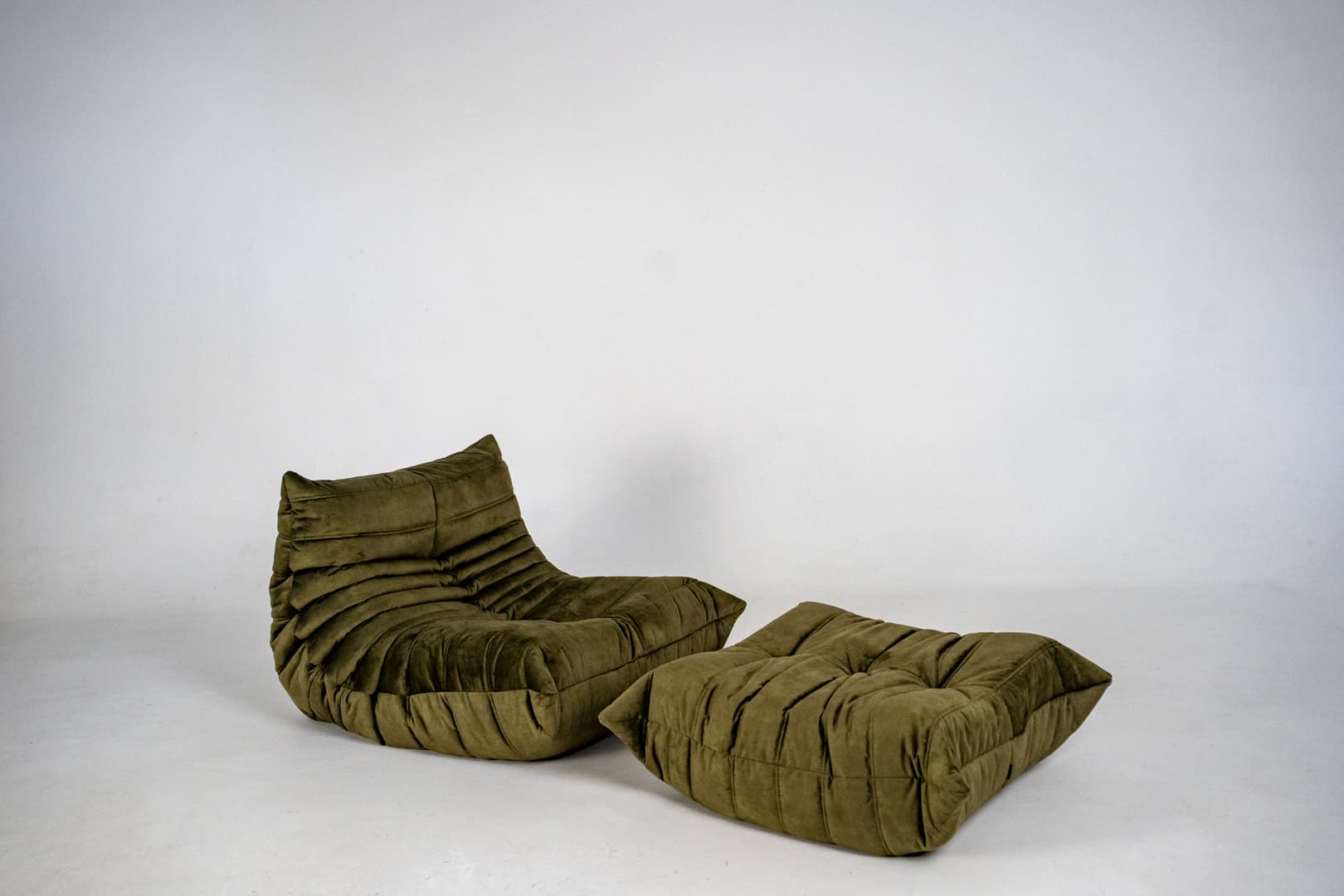 Fotel wypoczynkowy Togo z podnóżkiem, wave velvet olive - 292907