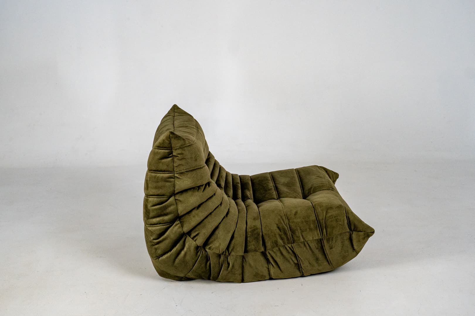 Fotel wypoczynkowy Togo z podnóżkiem, wave velvet olive - 292901