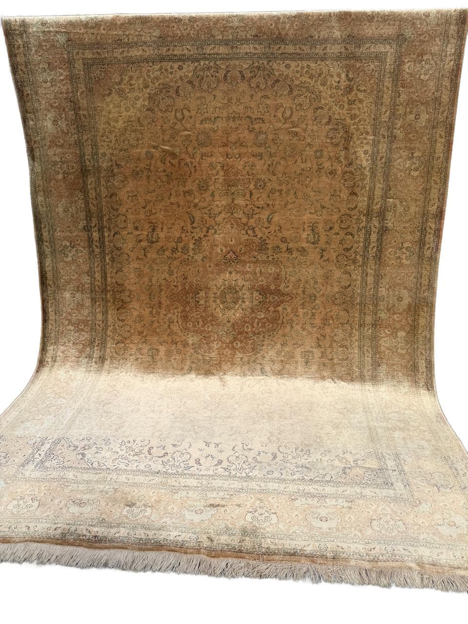 Dywan Ghoum/Qom, jedwab beżowo-złoty, Iran, 350x250 cm