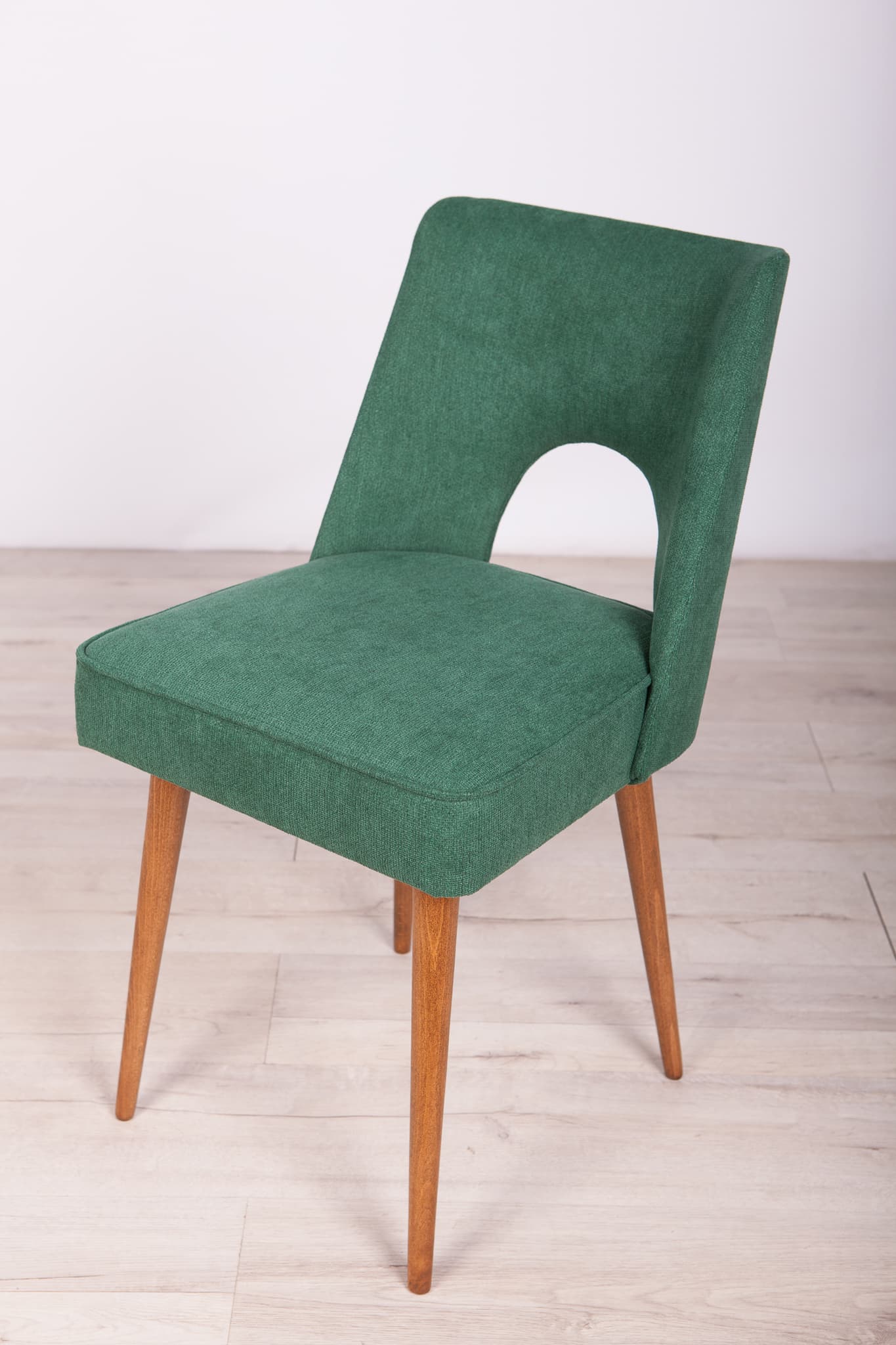 Set of six chairs Muszelka, green upholstery, brown oak, Poland, 1960s. - 293902